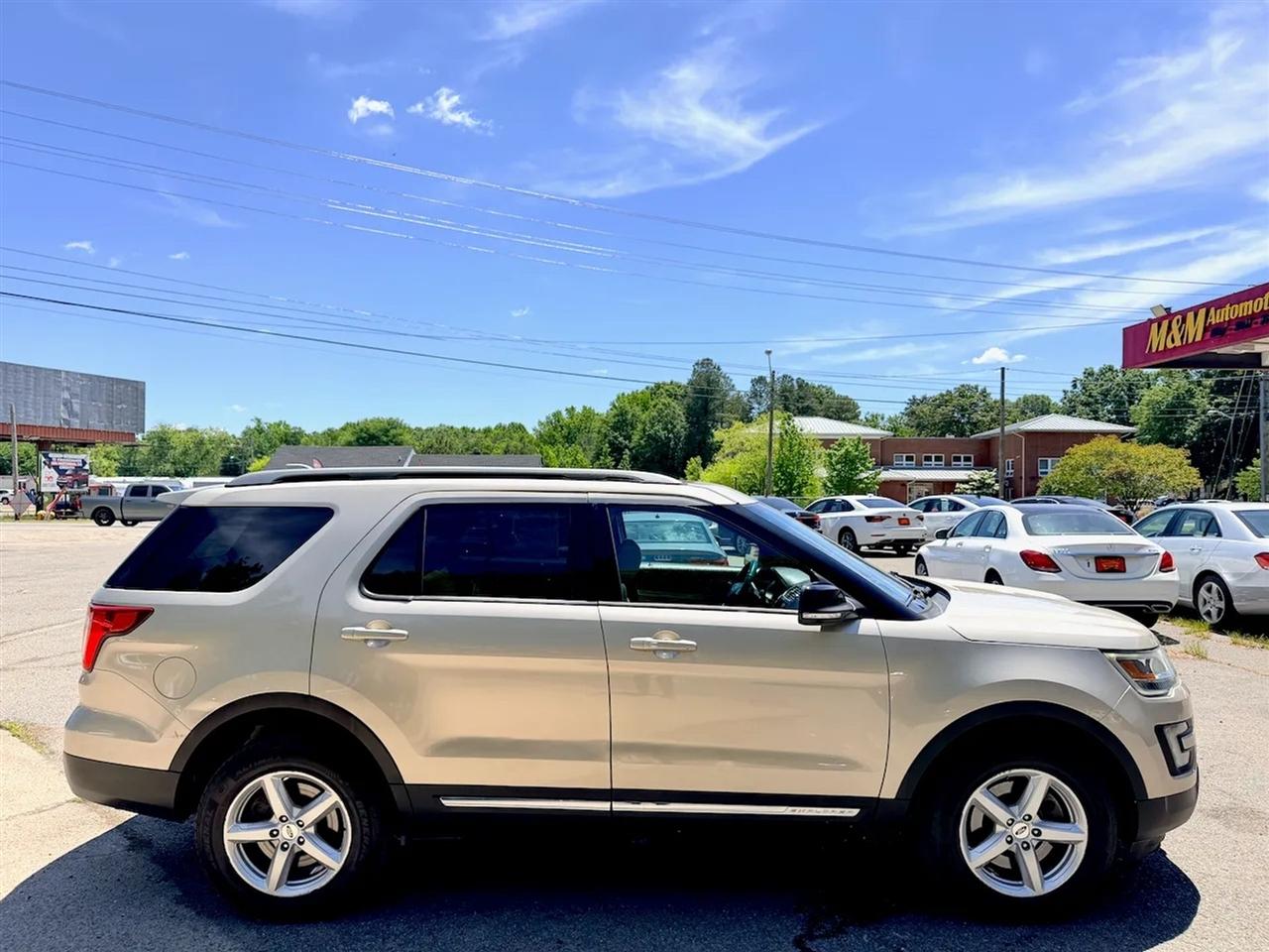 Ford Explorer XLT 4WD 2017