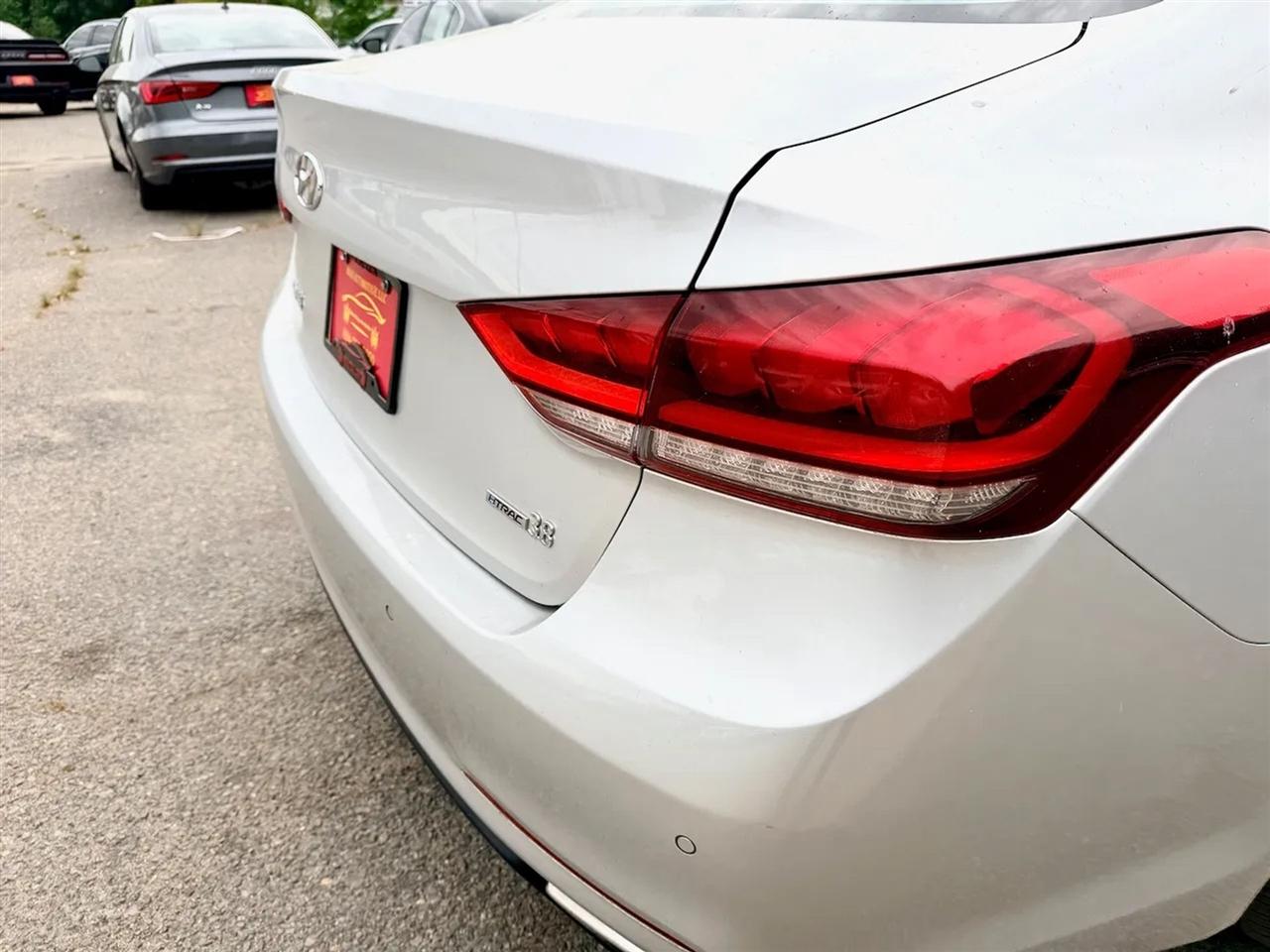 Hyundai Genesis 3.8L 2015