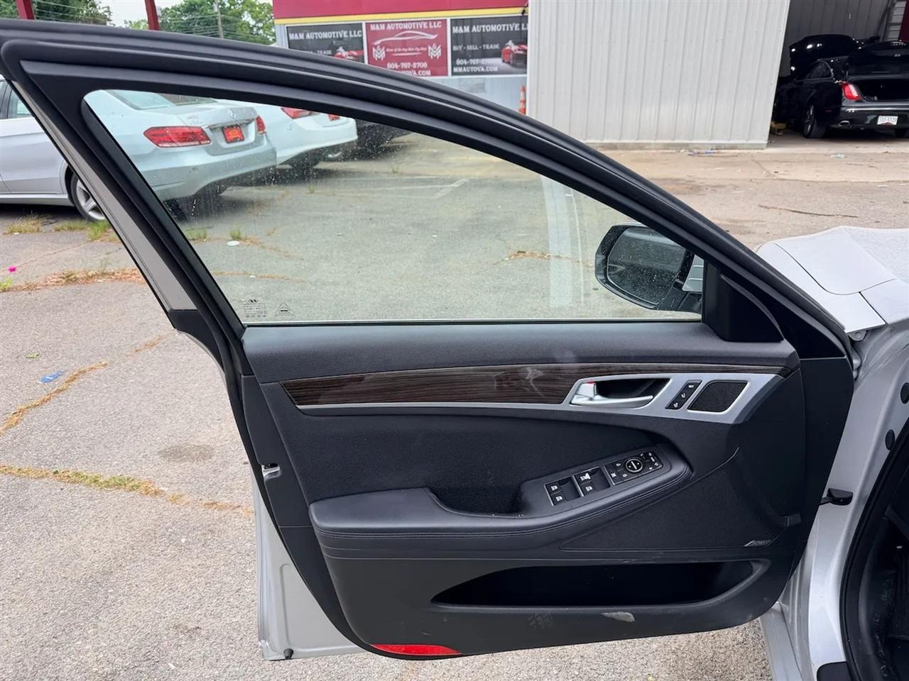 Hyundai Genesis 3.8L 2015