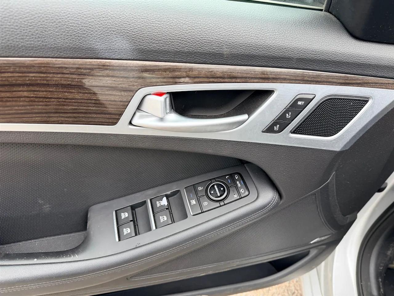 Hyundai Genesis 3.8L 2015