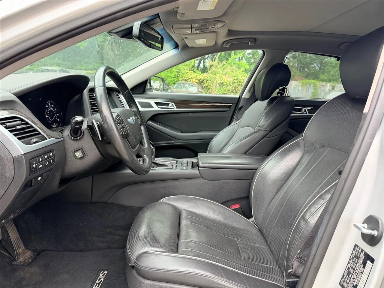 Hyundai Genesis 3.8L 2015