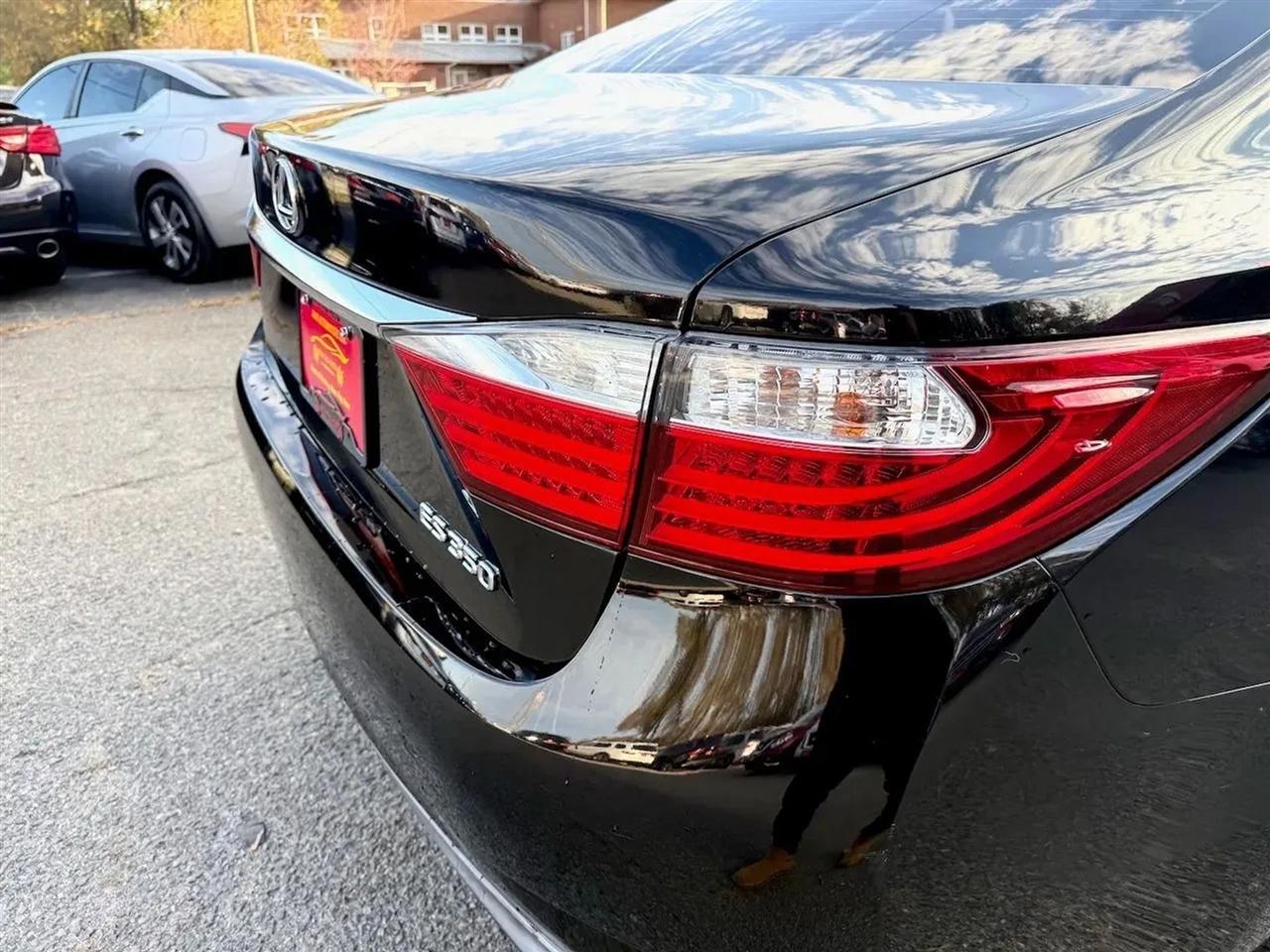 Lexus ES 350 Sedan 2014