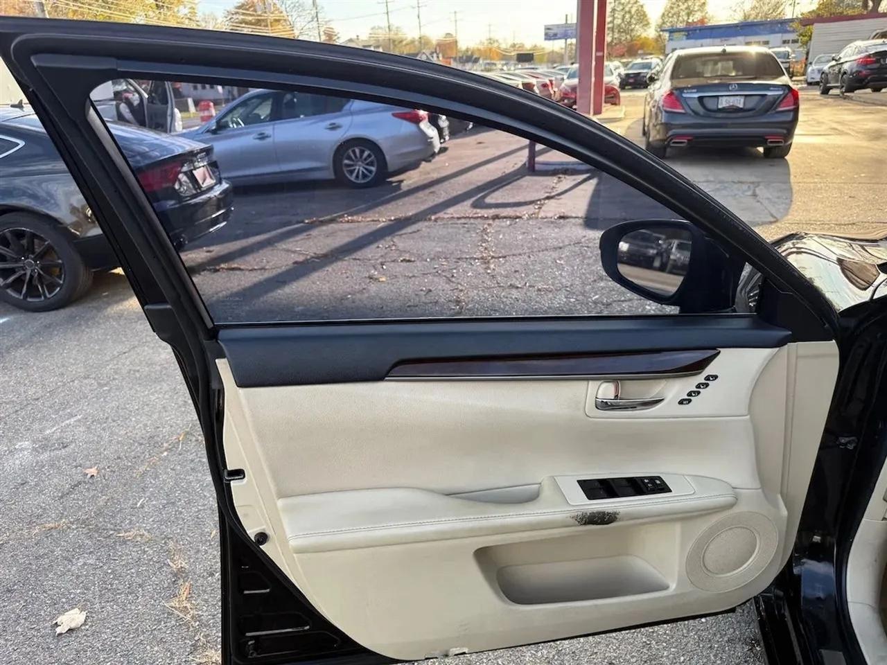 Lexus ES 350 Sedan 2014