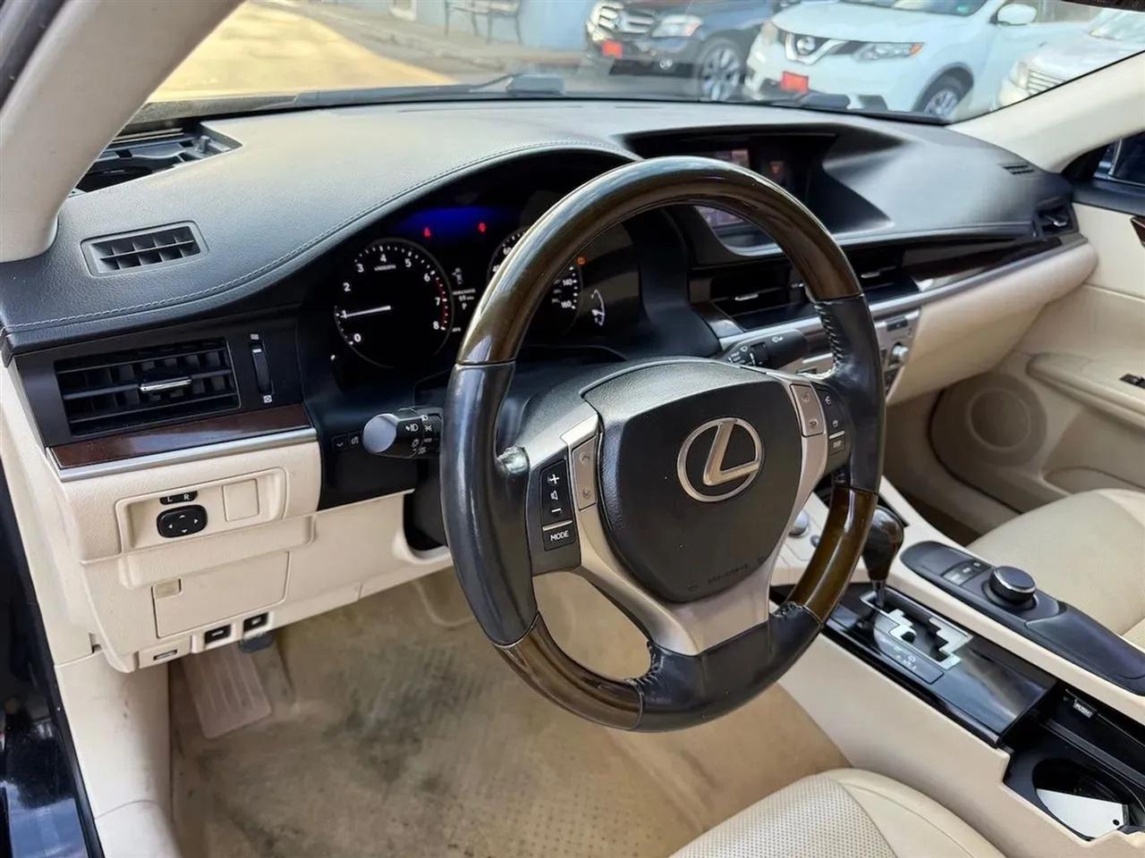 Lexus ES 350 Sedan 2014