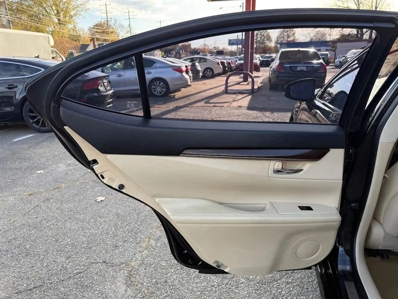 Lexus ES 350 Sedan 2014