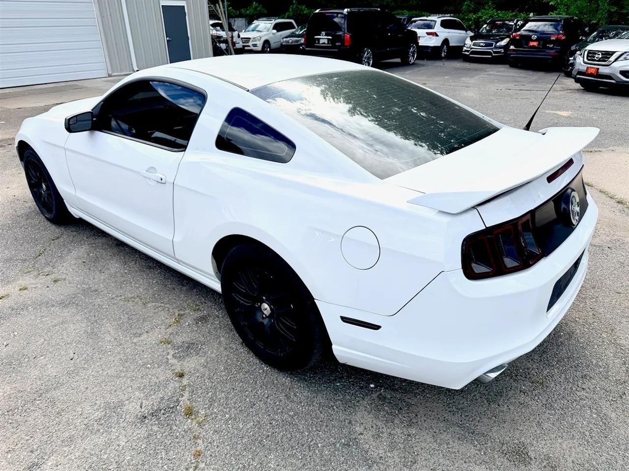 Ford Mustang V6 Coupe 2014