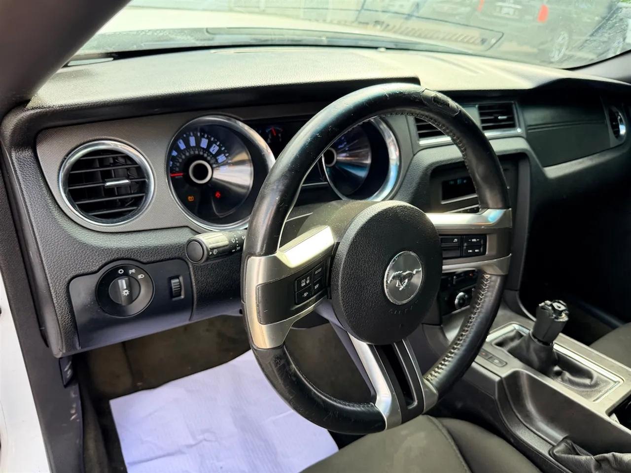 Ford Mustang V6 Coupe 2014