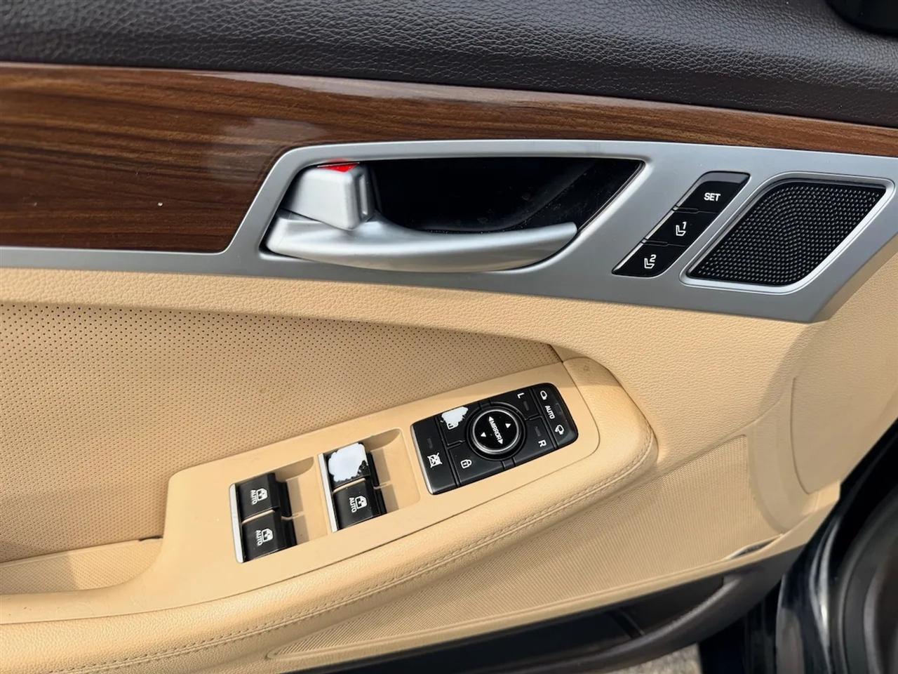 Hyundai Genesis 3.8L 2016