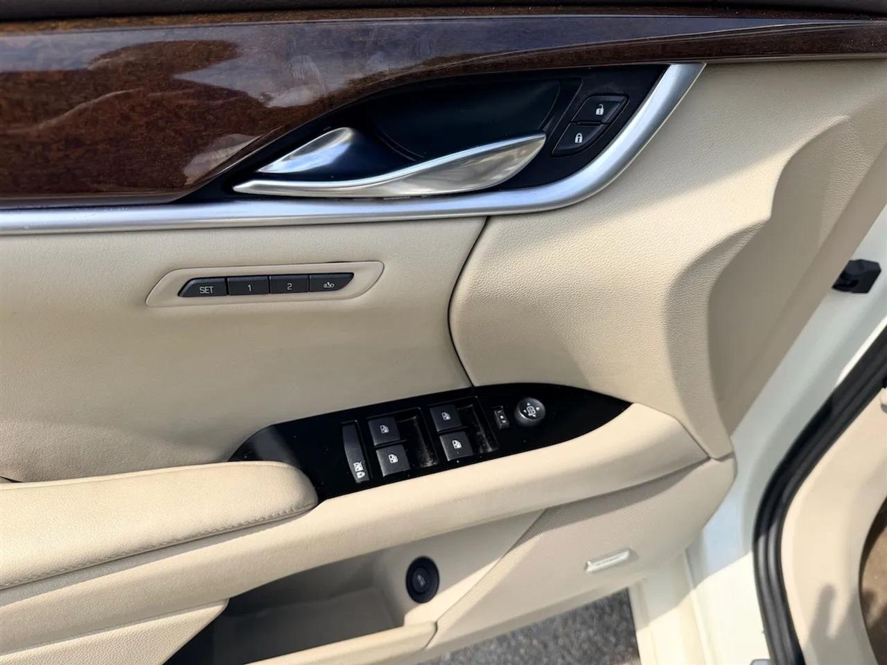 Cadillac XTS Premium 2013