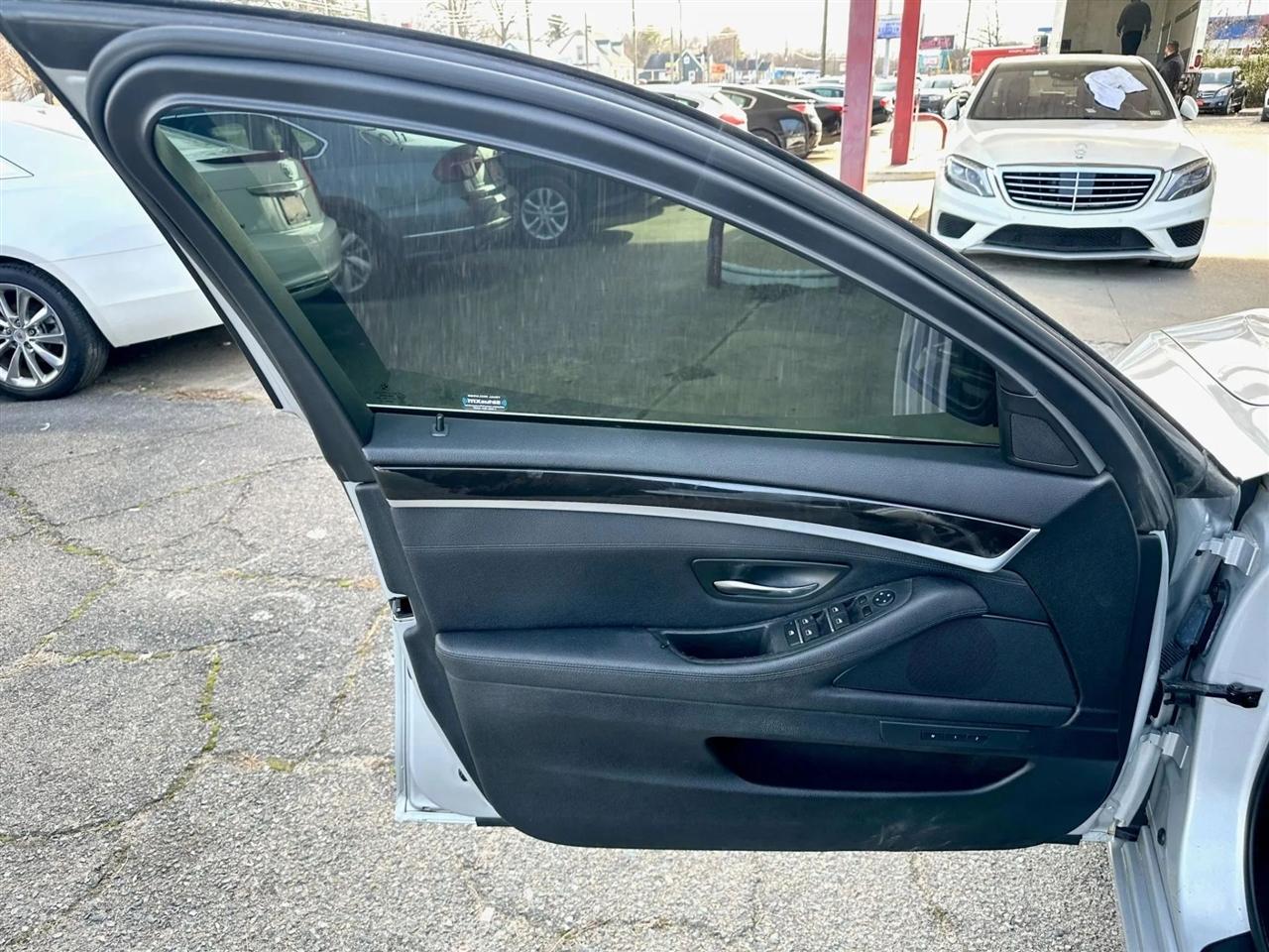 BMW 5-Series 528i 2014
