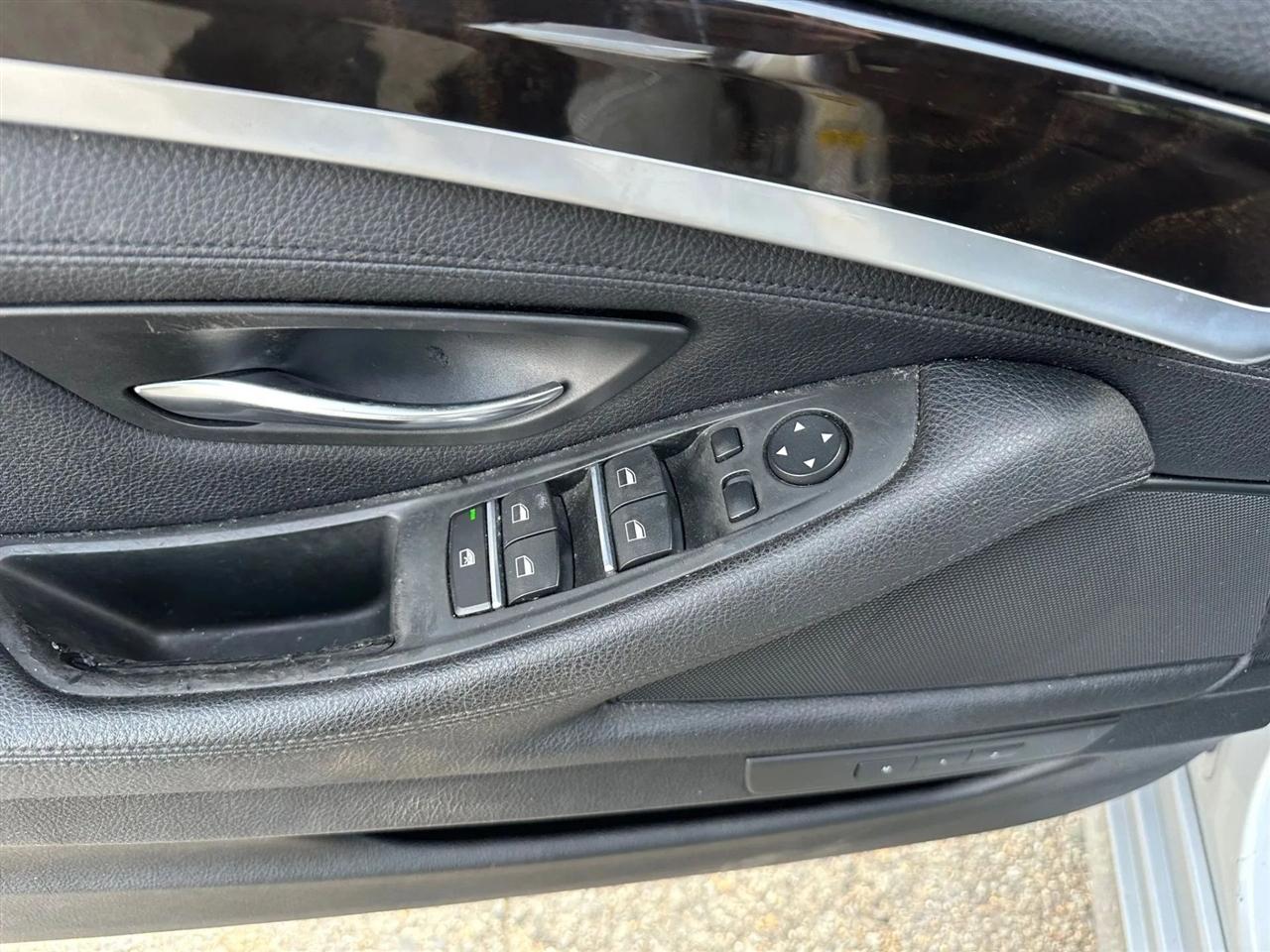 BMW 5-Series 528i 2014
