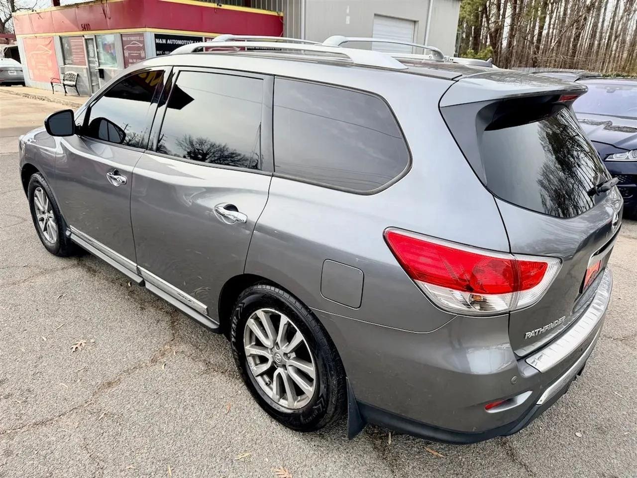 Nissan Pathfinder SL 4WD 2015