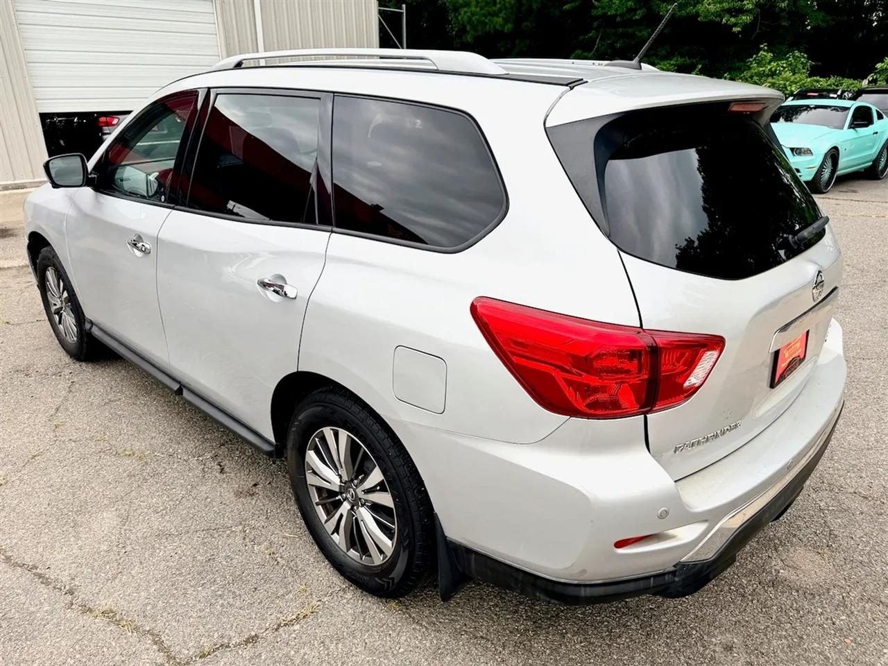 Nissan Pathfinder SL 4WD 2018