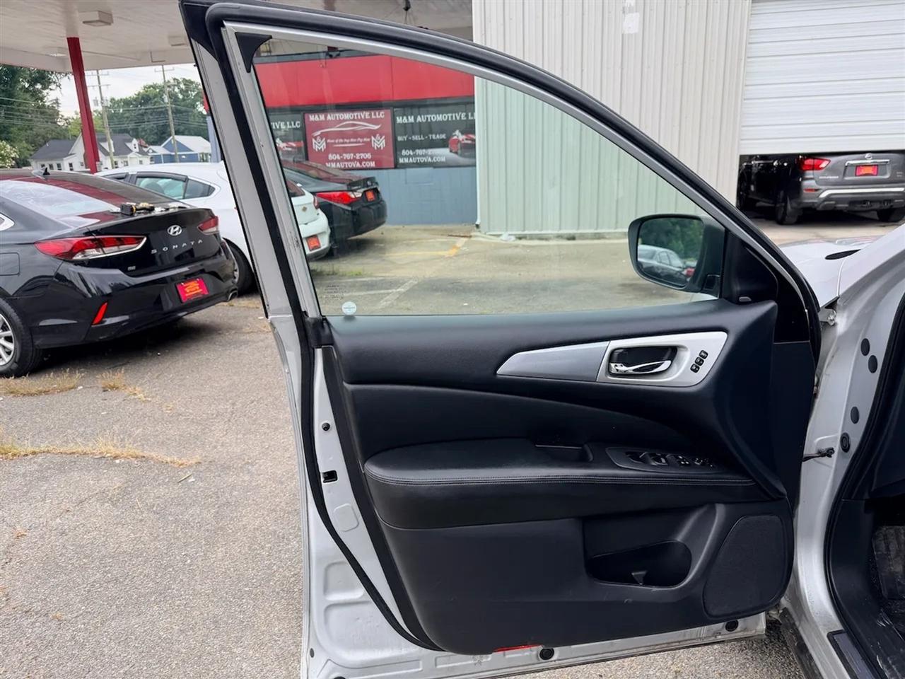 Nissan Pathfinder SL 4WD 2018