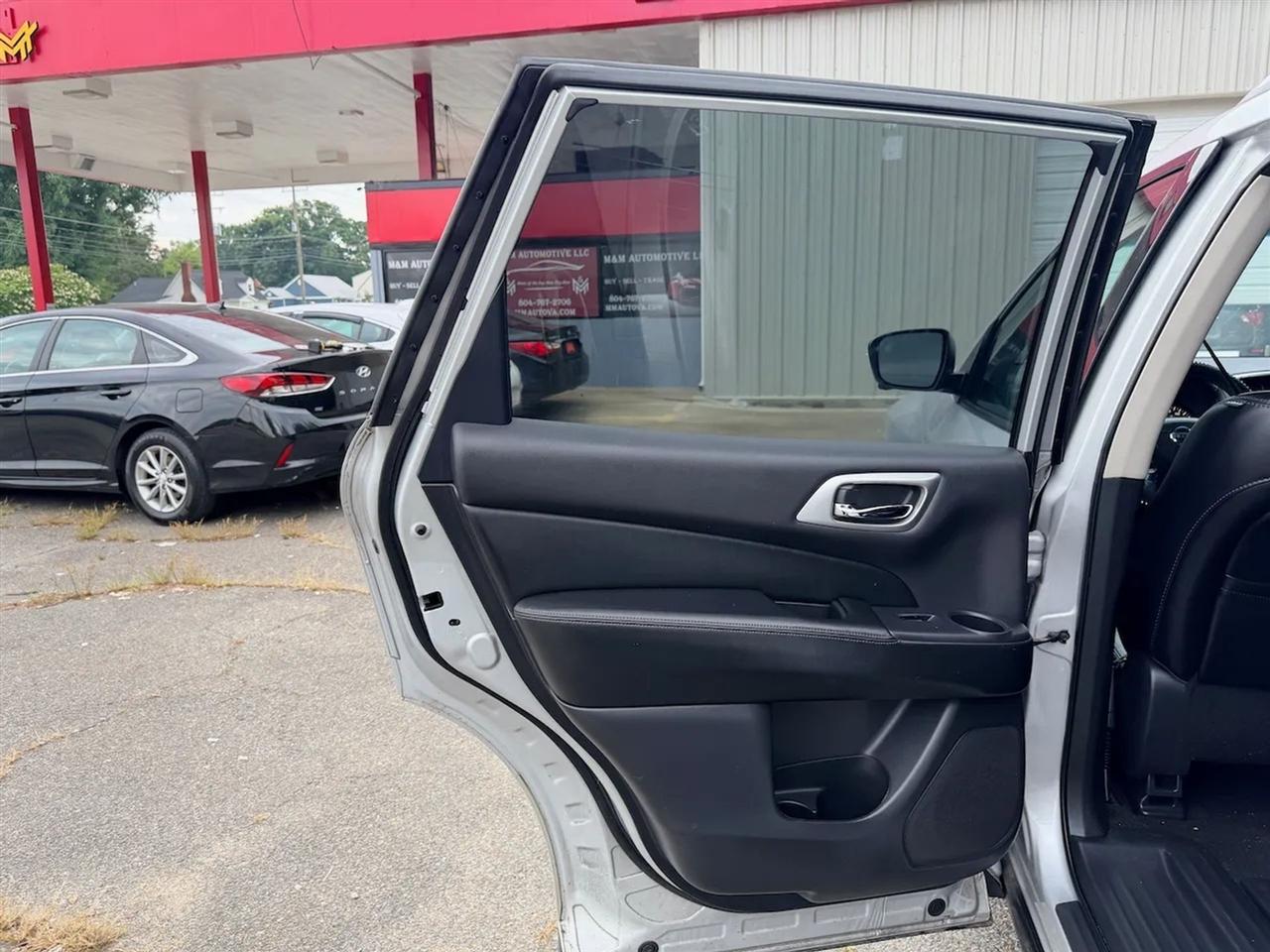 Nissan Pathfinder SL 4WD 2018