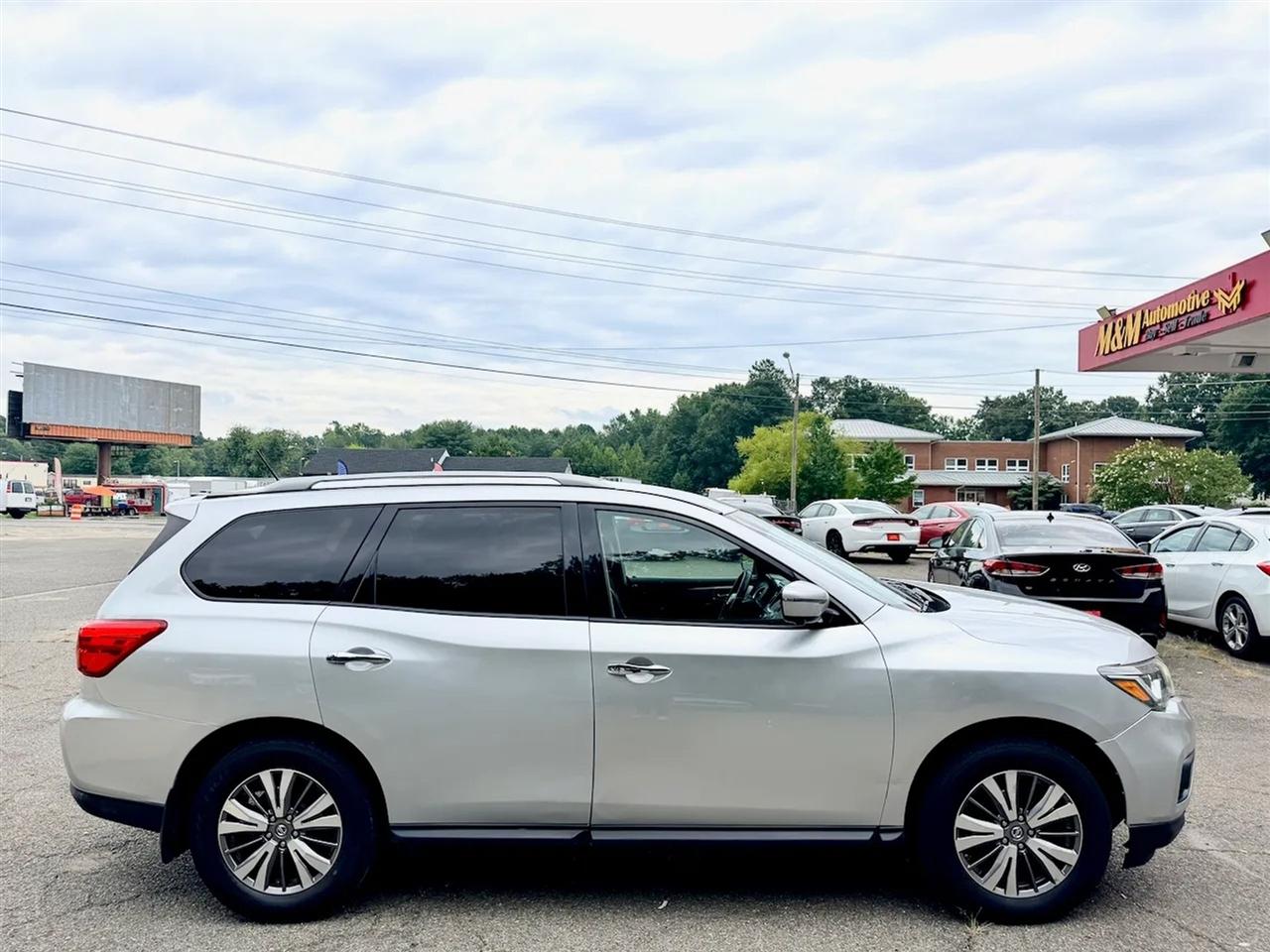 Nissan Pathfinder SL 4WD 2018