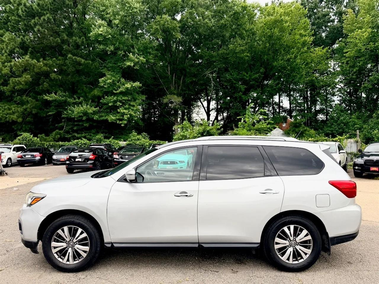 Nissan Pathfinder SL 4WD 2018