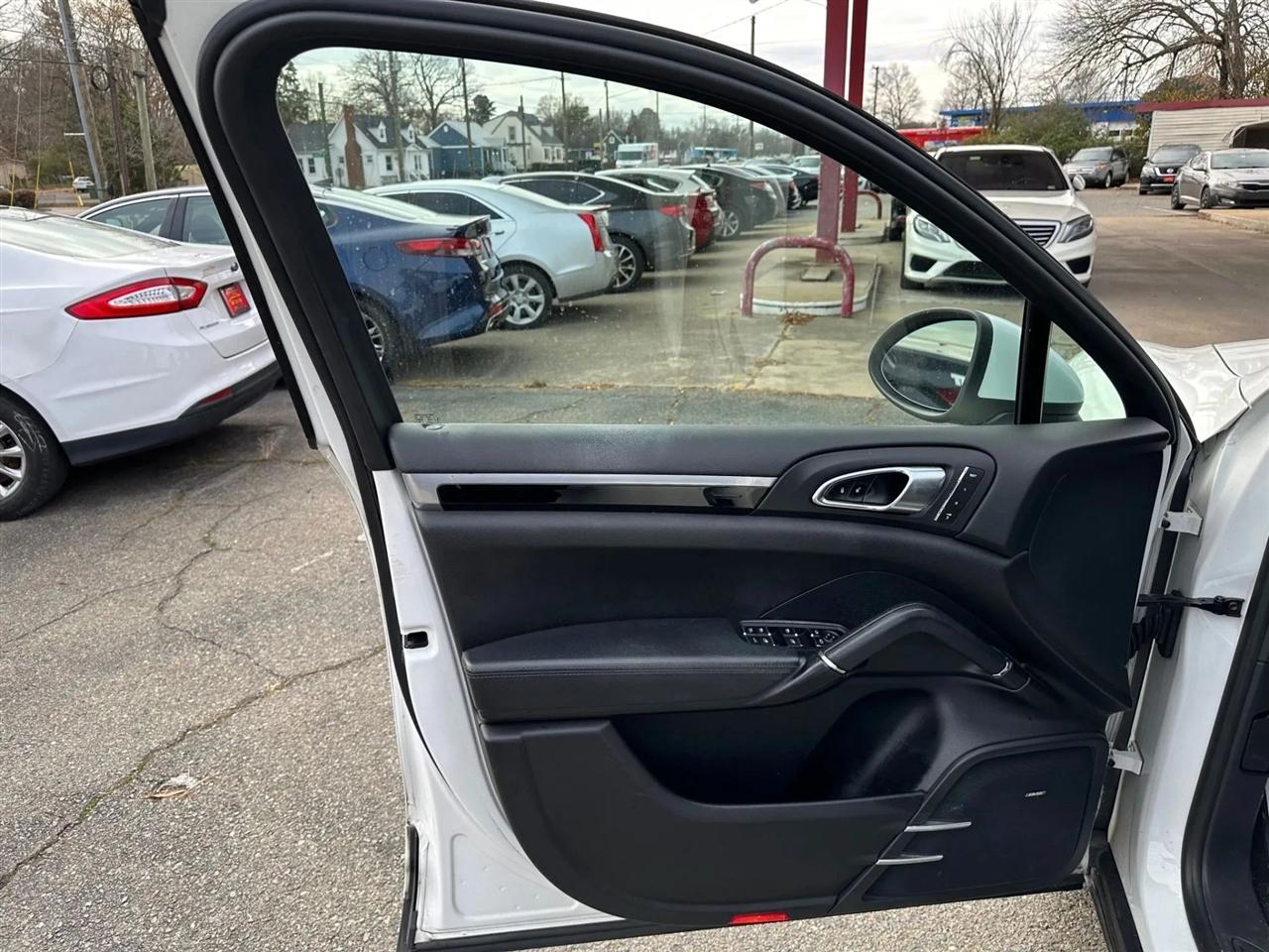 Porsche Cayenne Base 2014