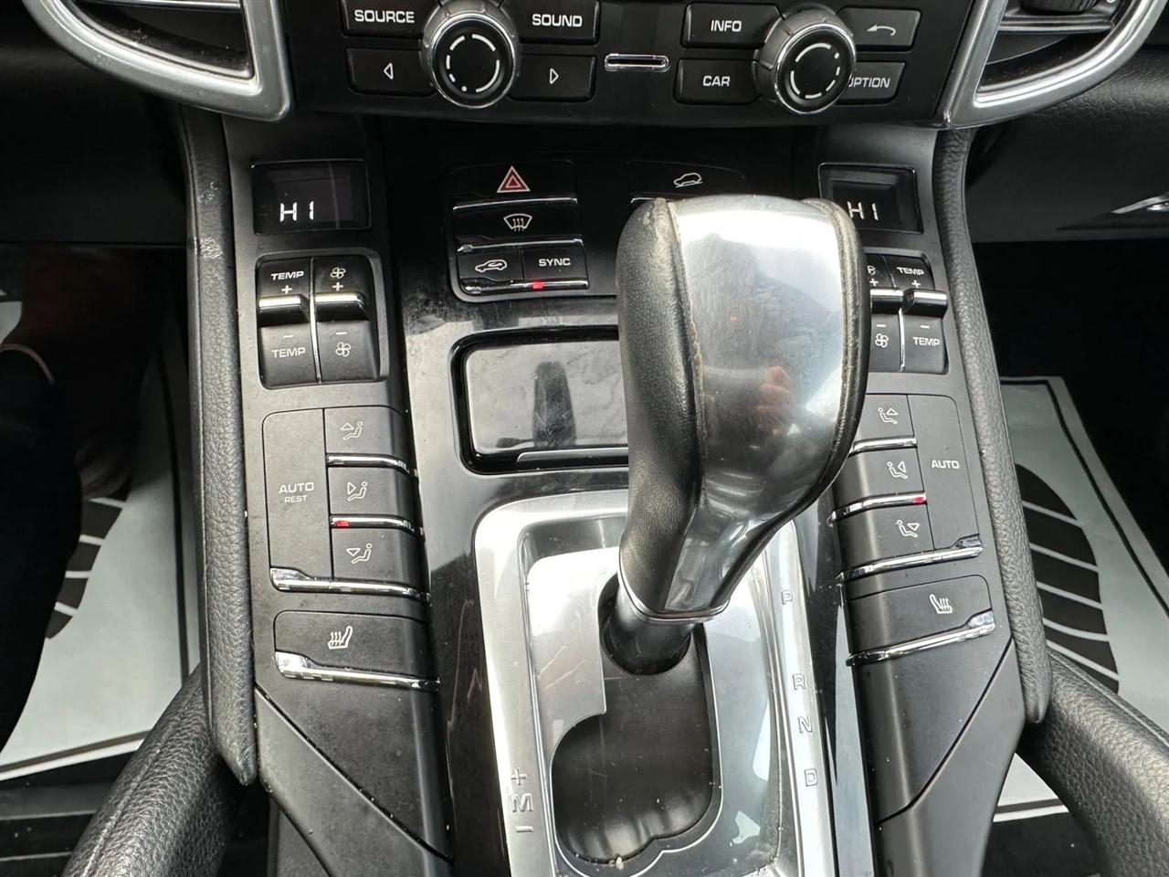 Porsche Cayenne Base 2014