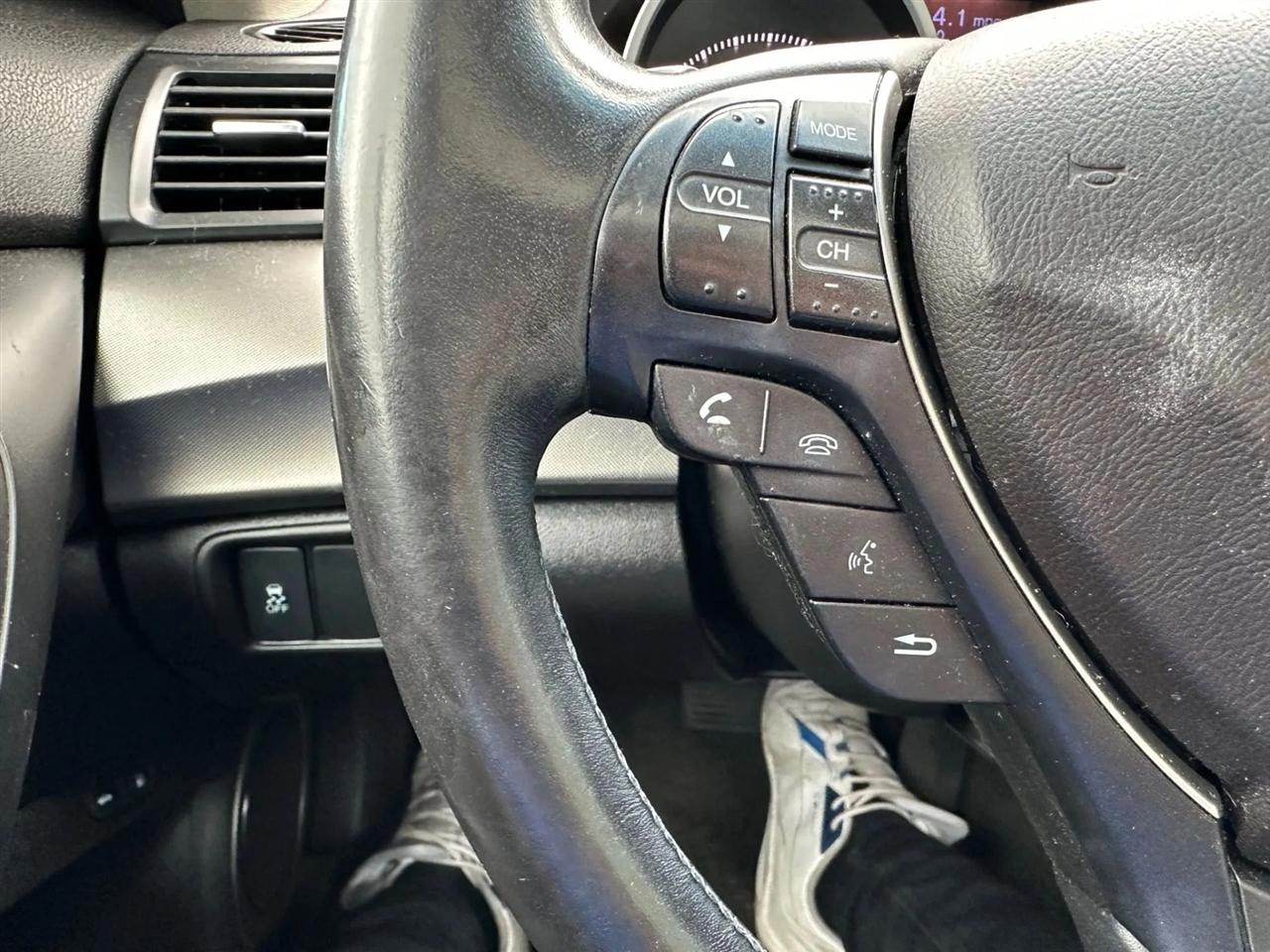 Acura TL 6-Speed AT with Tech Package and 18-In. WP 2012