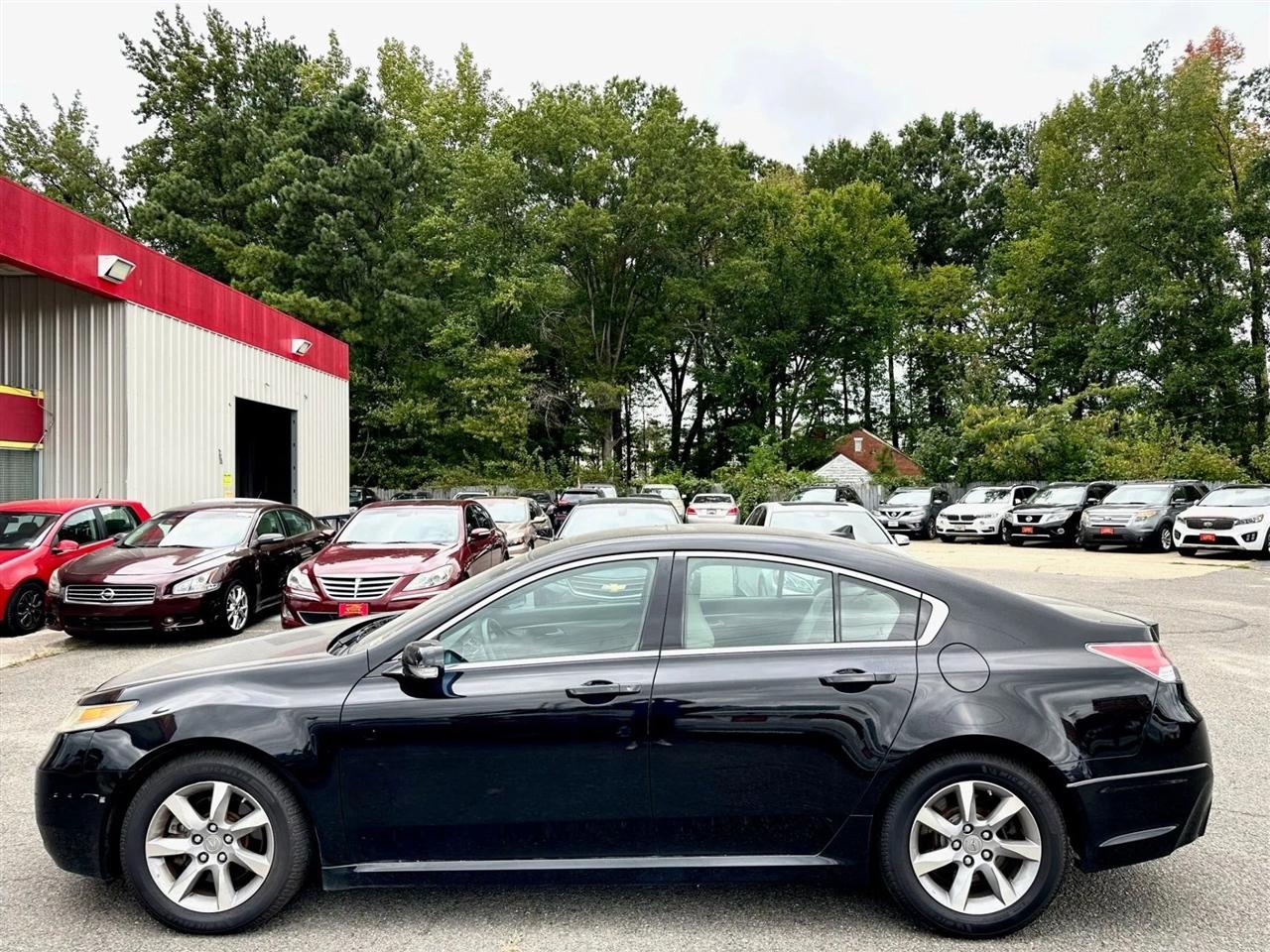 Acura TL 6-Speed AT with Tech Package and 18-In. WP 2012