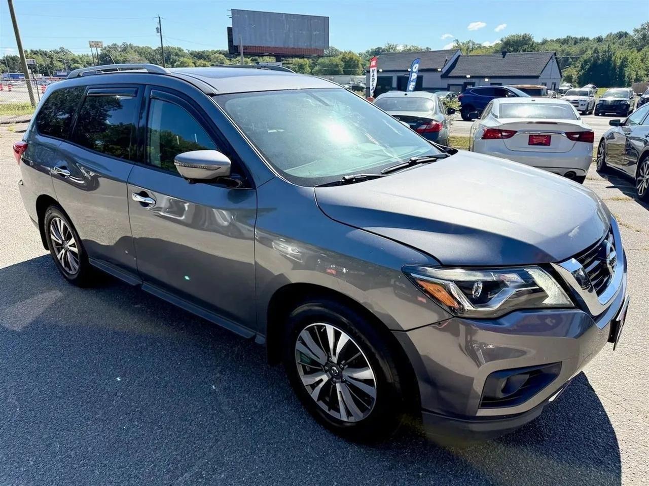 Nissan Pathfinder SL 4WD 2017