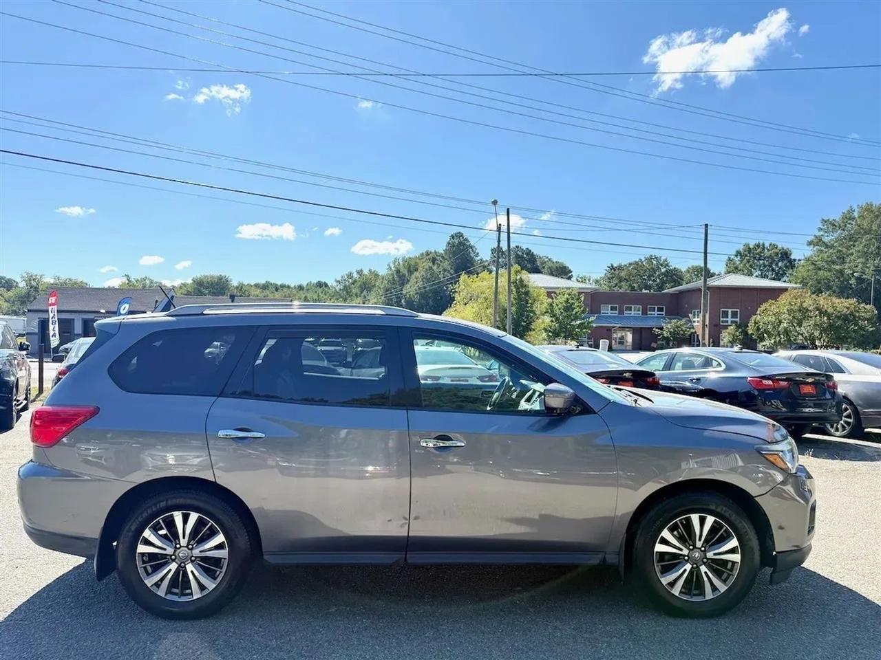 Nissan Pathfinder SL 4WD 2017