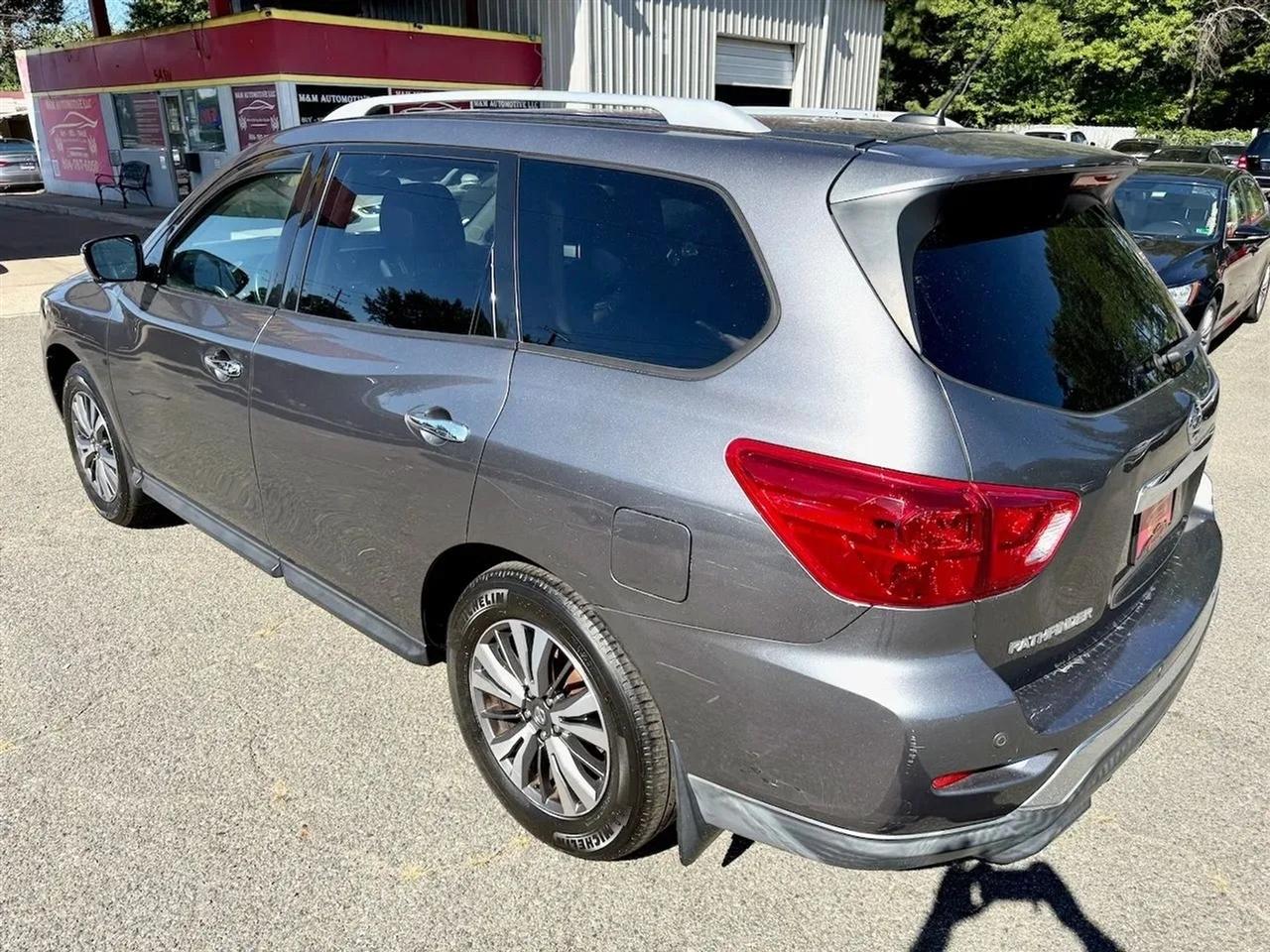 Nissan Pathfinder SL 4WD 2017