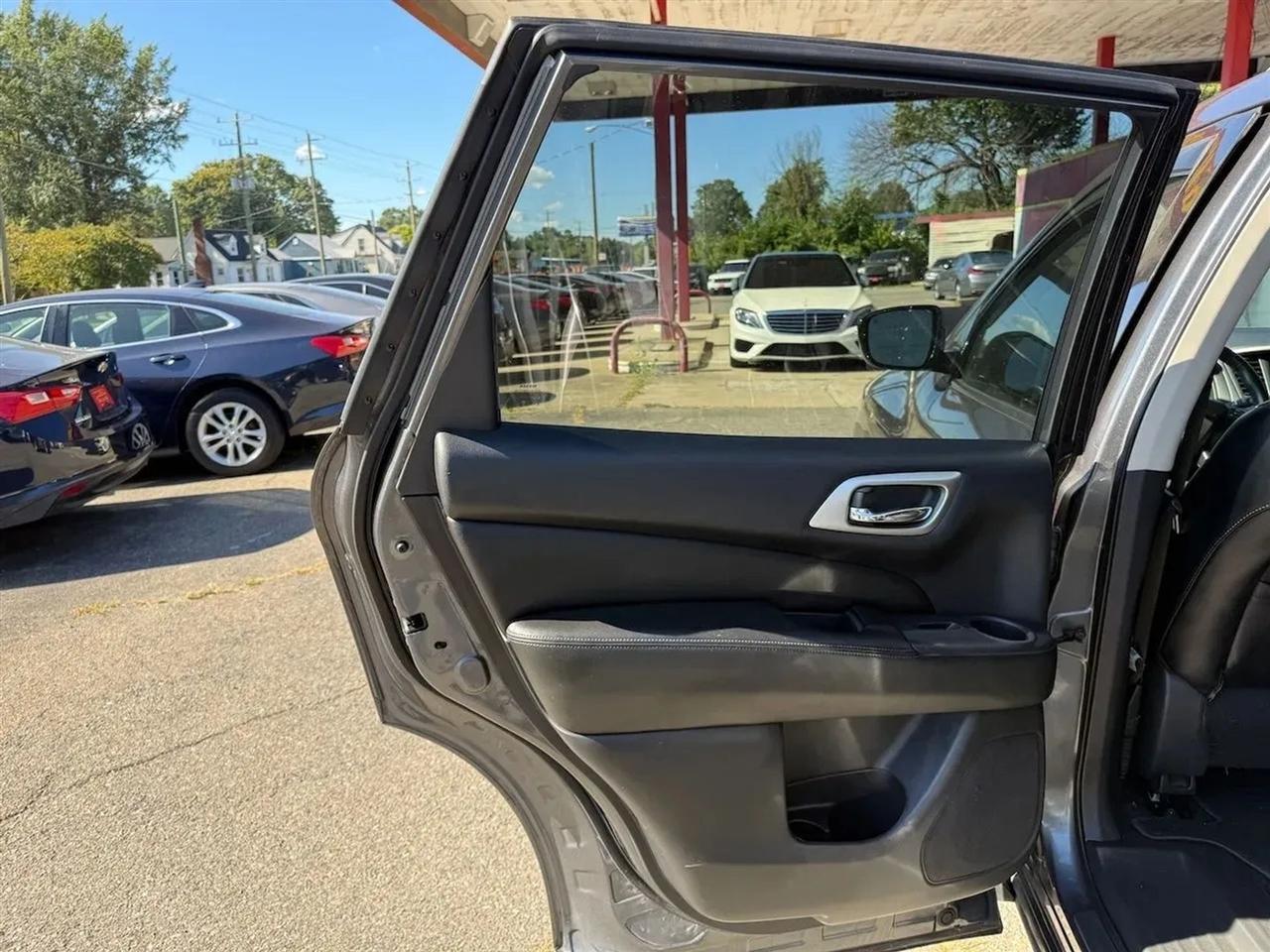 Nissan Pathfinder SL 4WD 2017