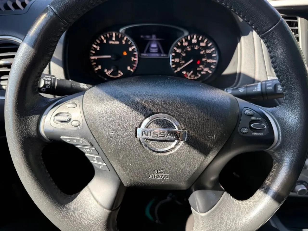 Nissan Pathfinder SL 4WD 2017
