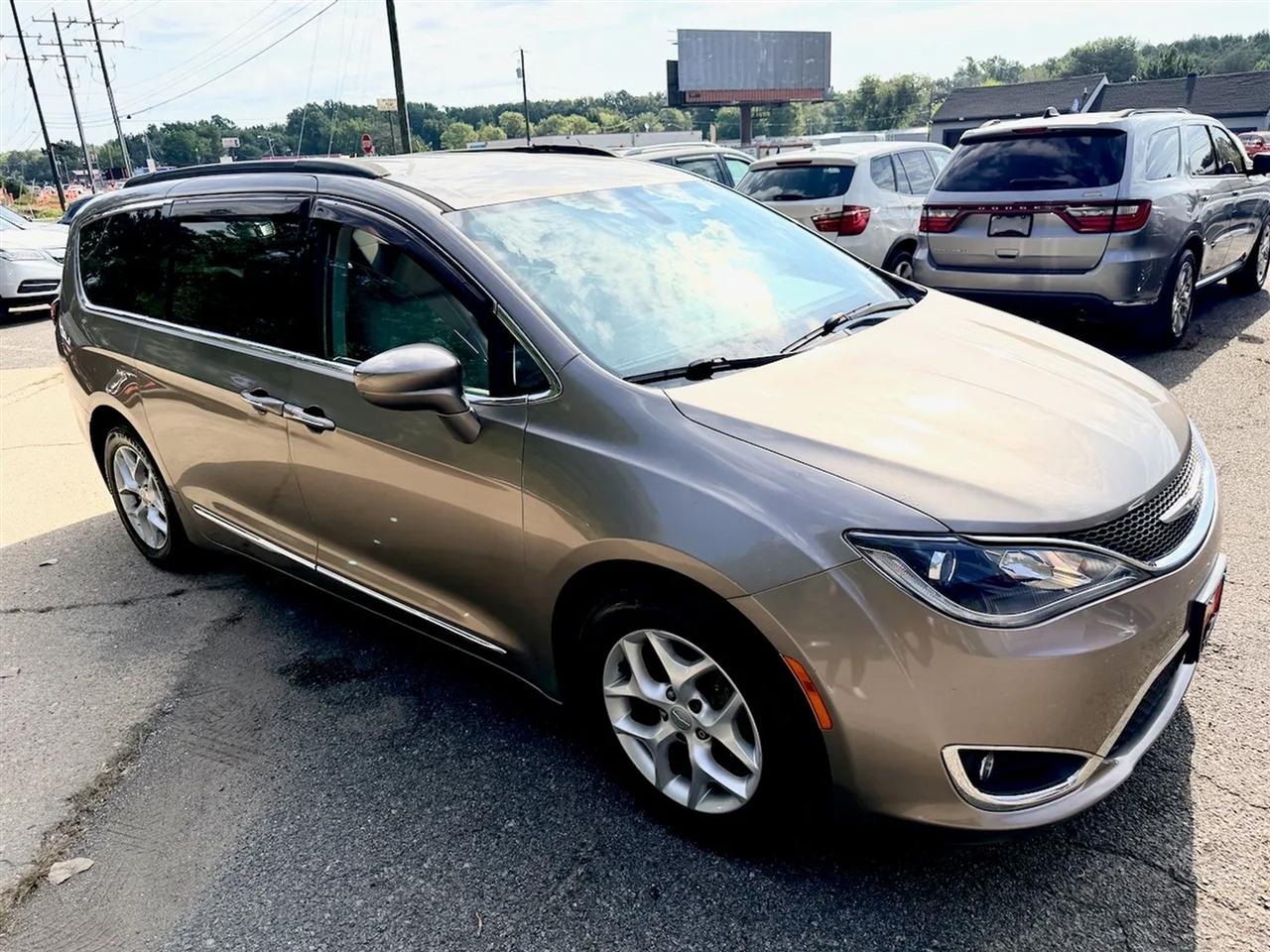 Chrysler Pacifica Touring-L 2017
