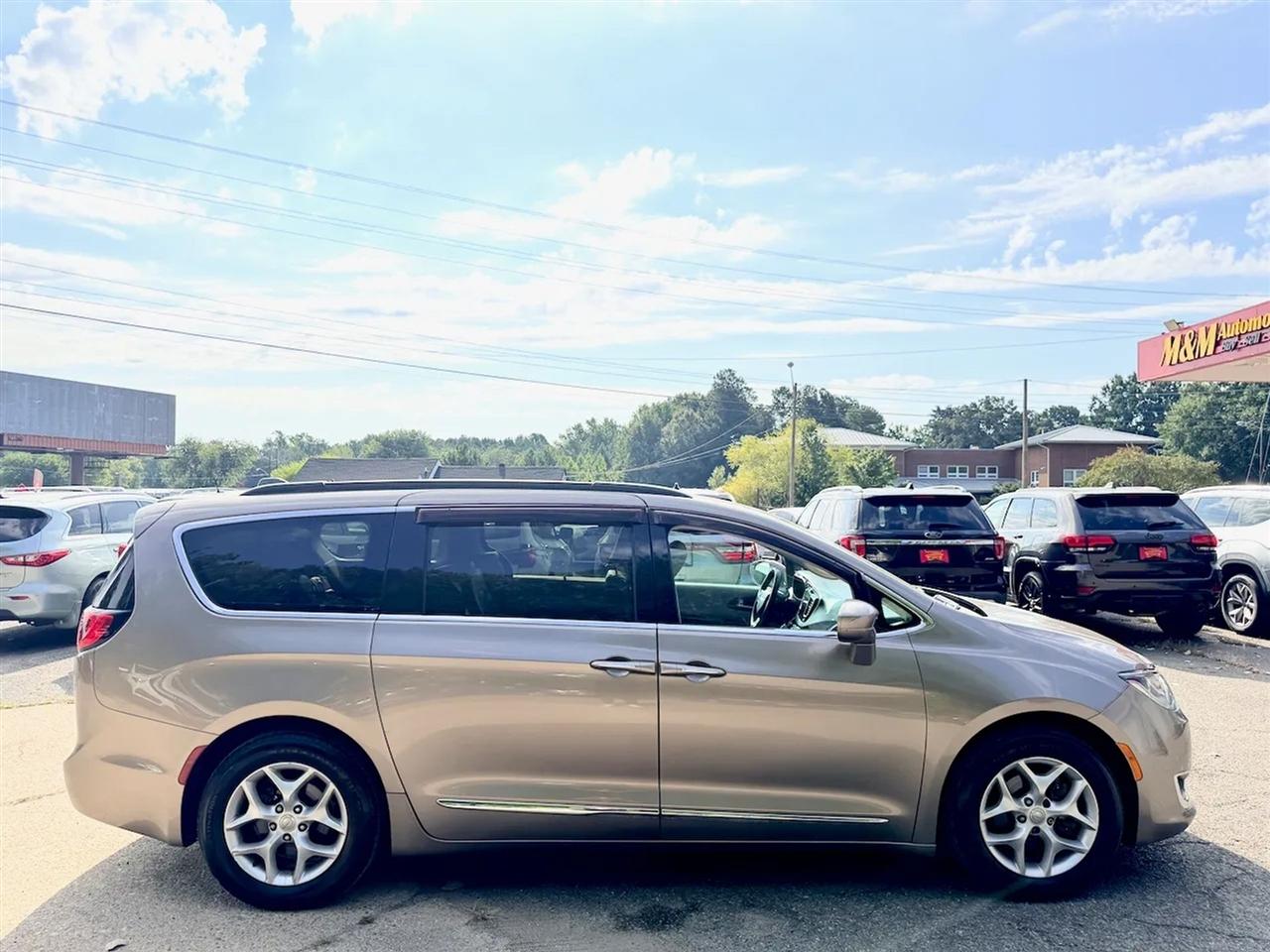 Chrysler Pacifica Touring-L 2017