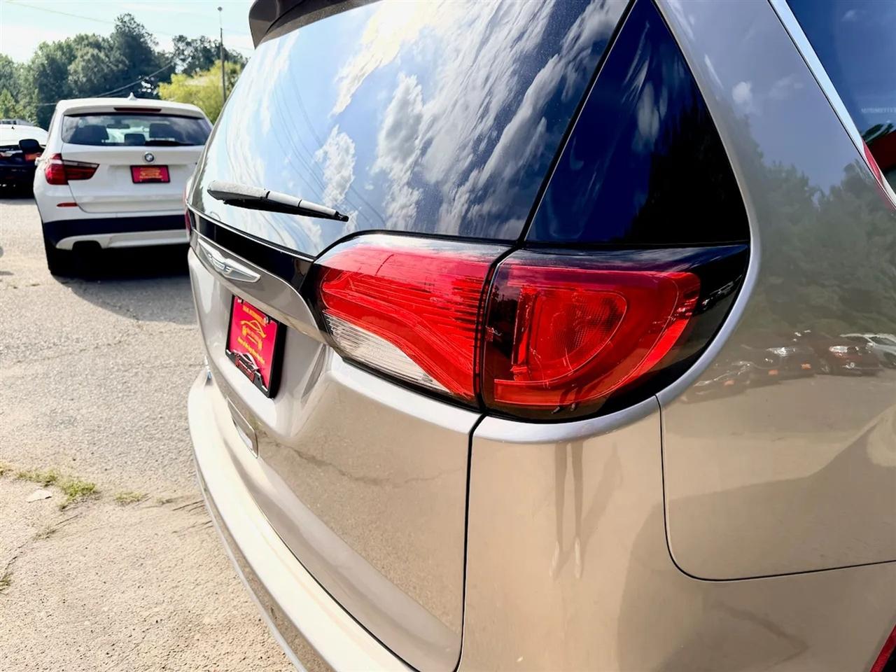 Chrysler Pacifica Touring-L 2017