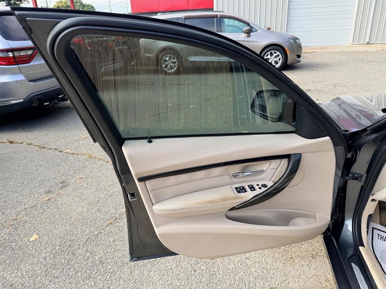 BMW 3-Series 335i xDrive Sedan 2013