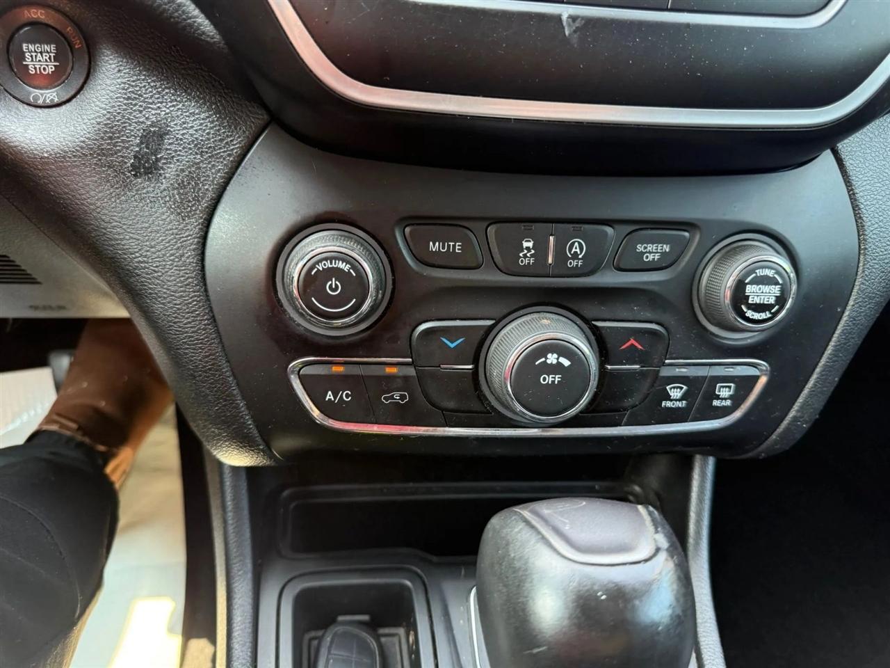 Jeep Cherokee Latitude Plus FWD 2019