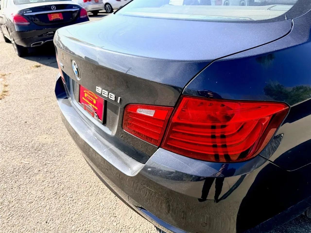 BMW 5-Series 528i xDrive 2015