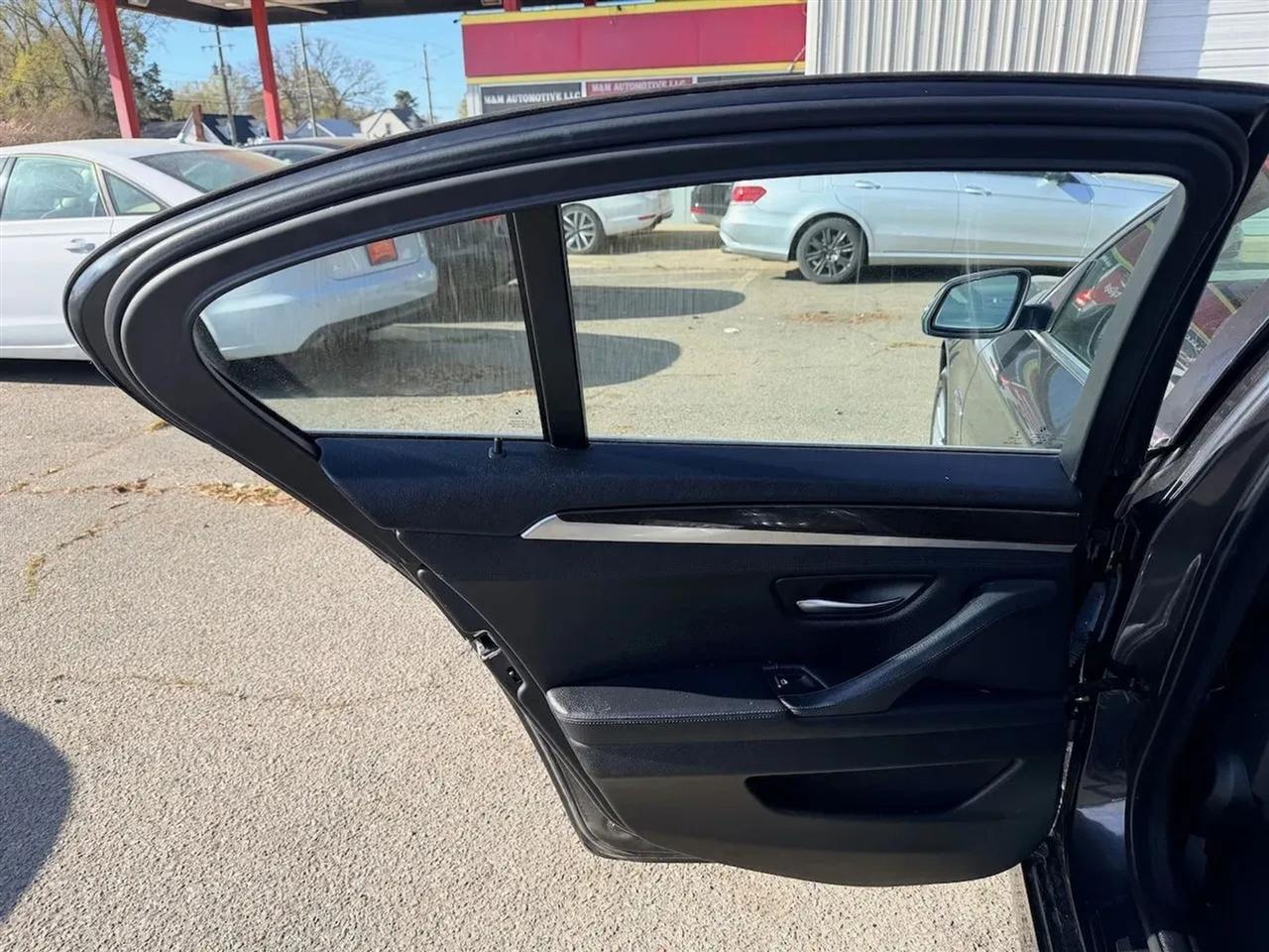 BMW 5-Series 528i xDrive 2015