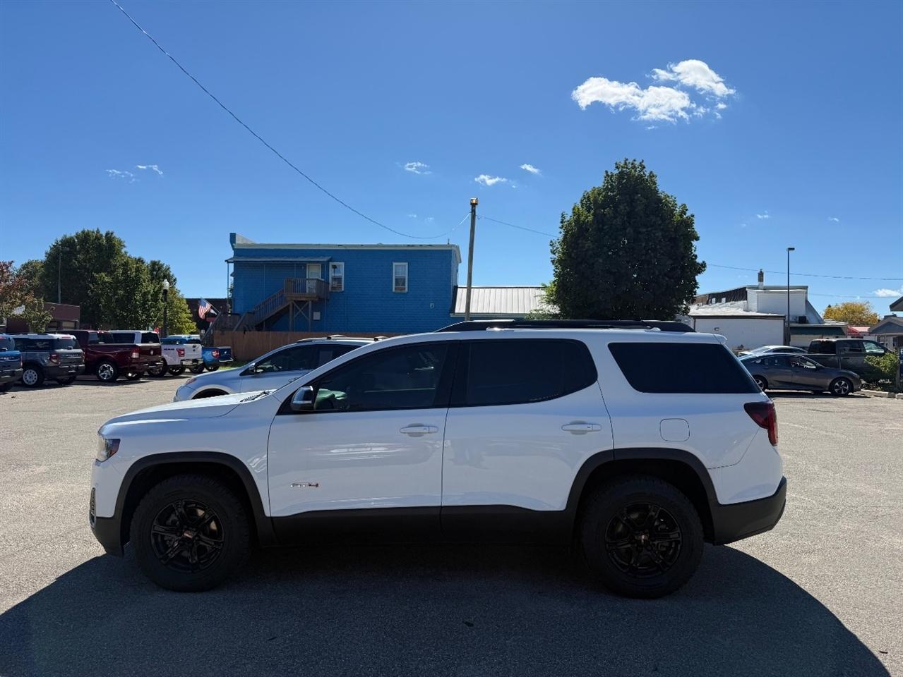 GMC Acadia photo 2