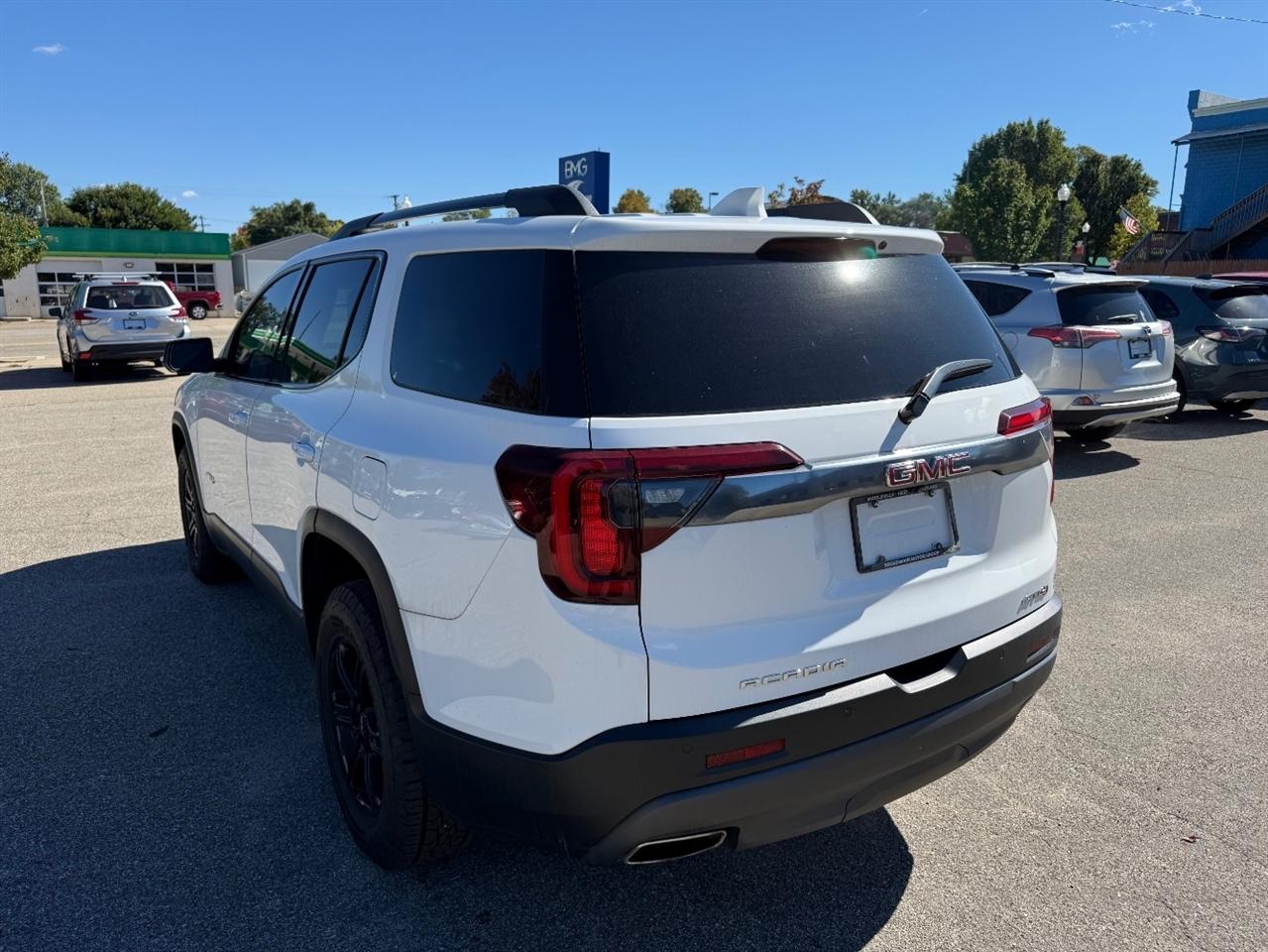 GMC Acadia photo 3