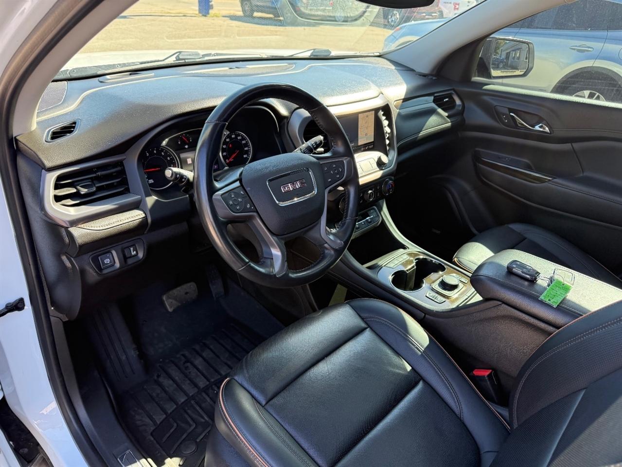 GMC Acadia photo 11