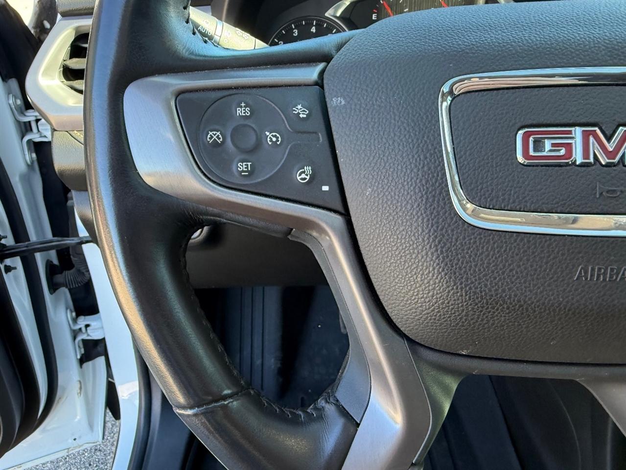 GMC Acadia photo 15
