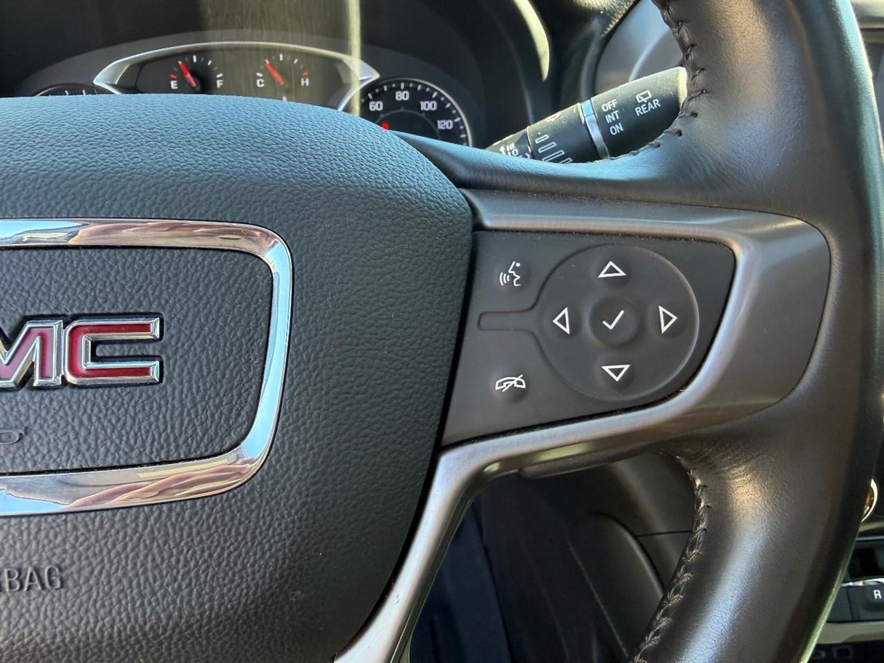 GMC Acadia photo 16