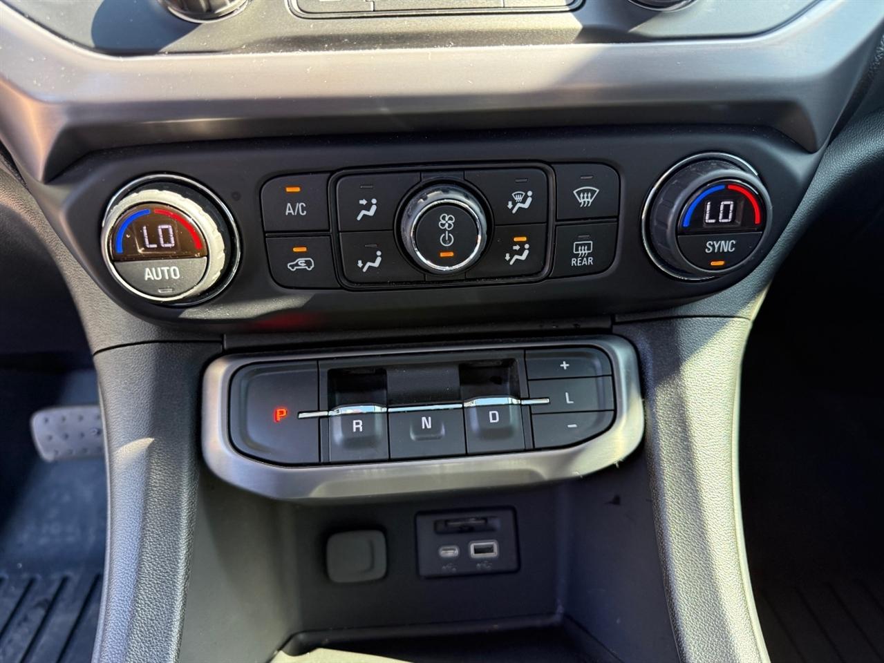GMC Acadia photo 19