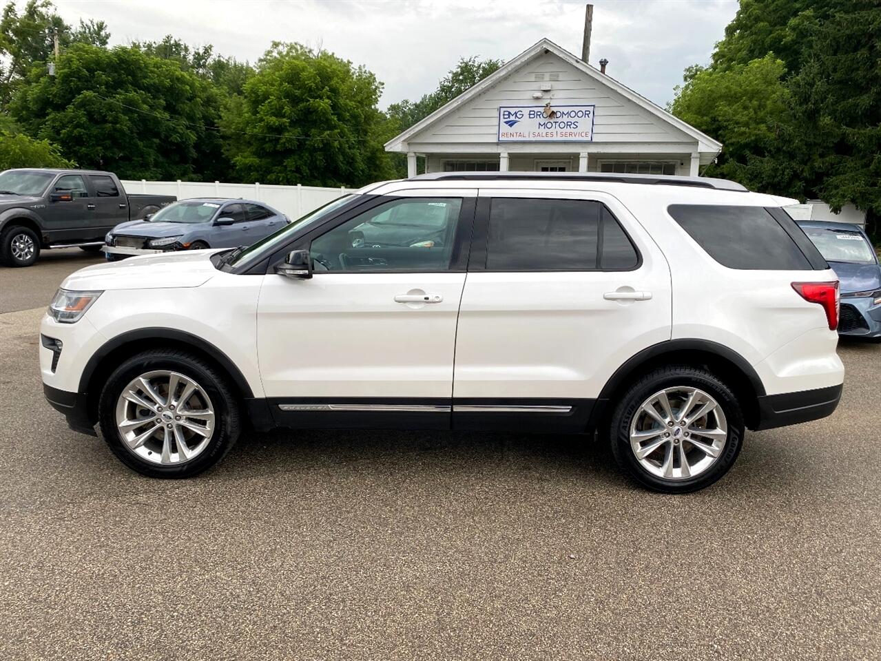 2019 Ford Explorer XLT photo 3