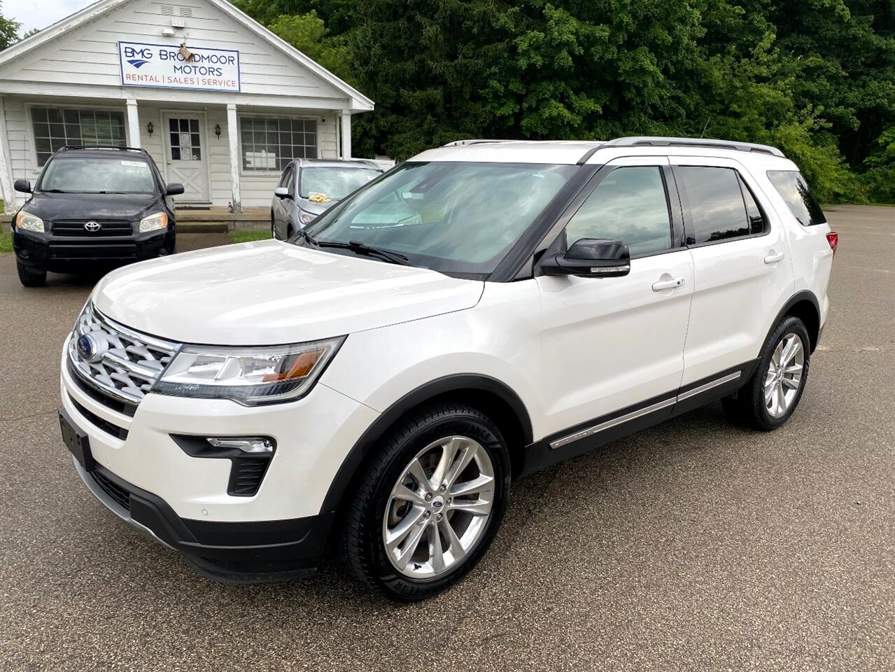 2019 Ford Explorer XLT photo 2