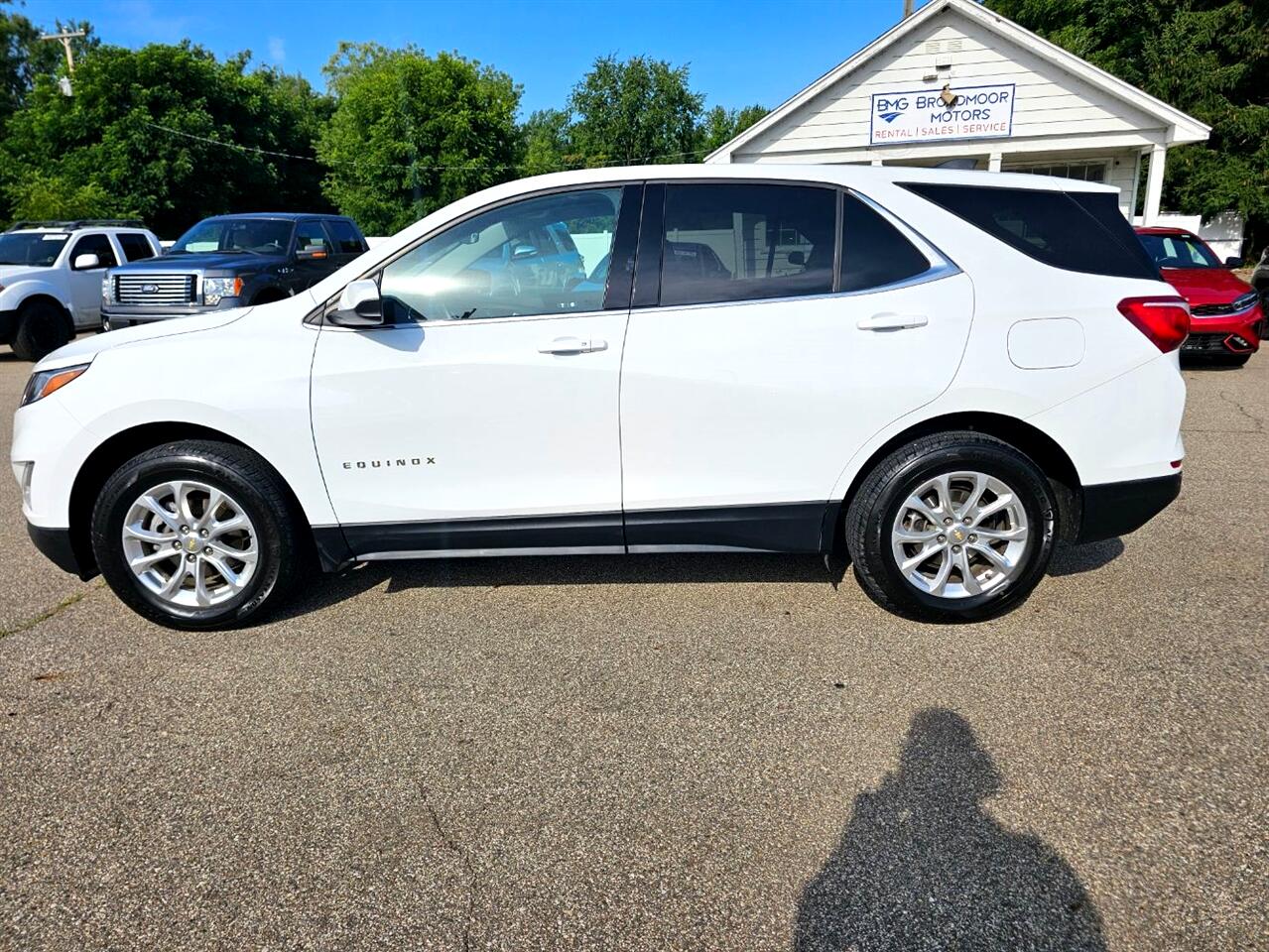 2020 Chevrolet Equinox LT photo 2