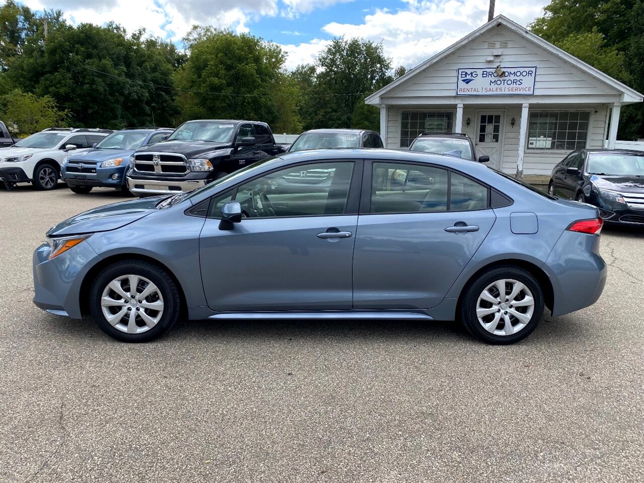 2021 Toyota Corolla LE photo 3