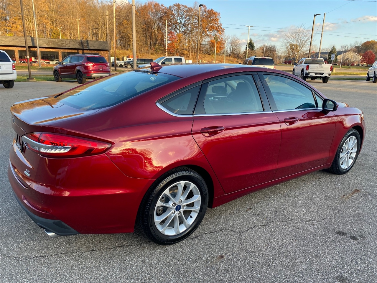 2019 Ford Fusion SE photo 3