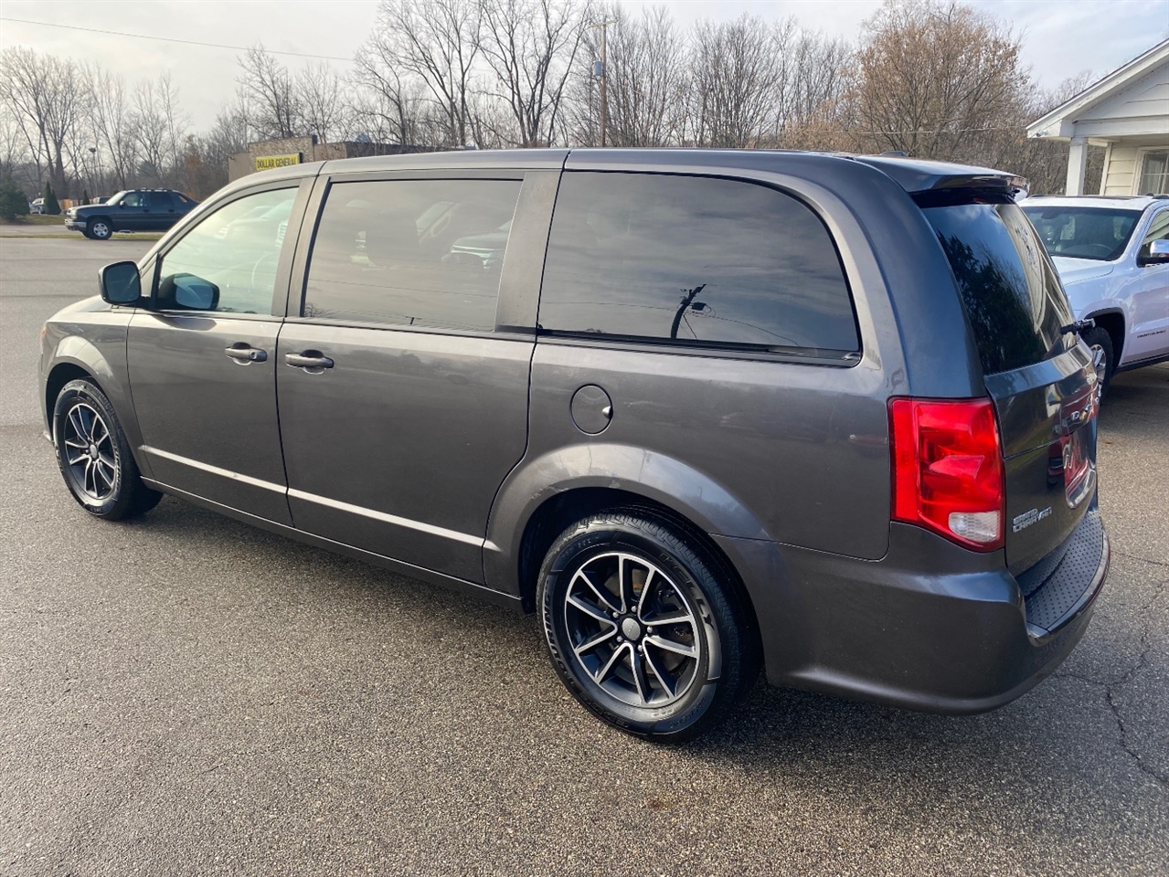 2018 Dodge Grand Caravan SE Plus photo 3