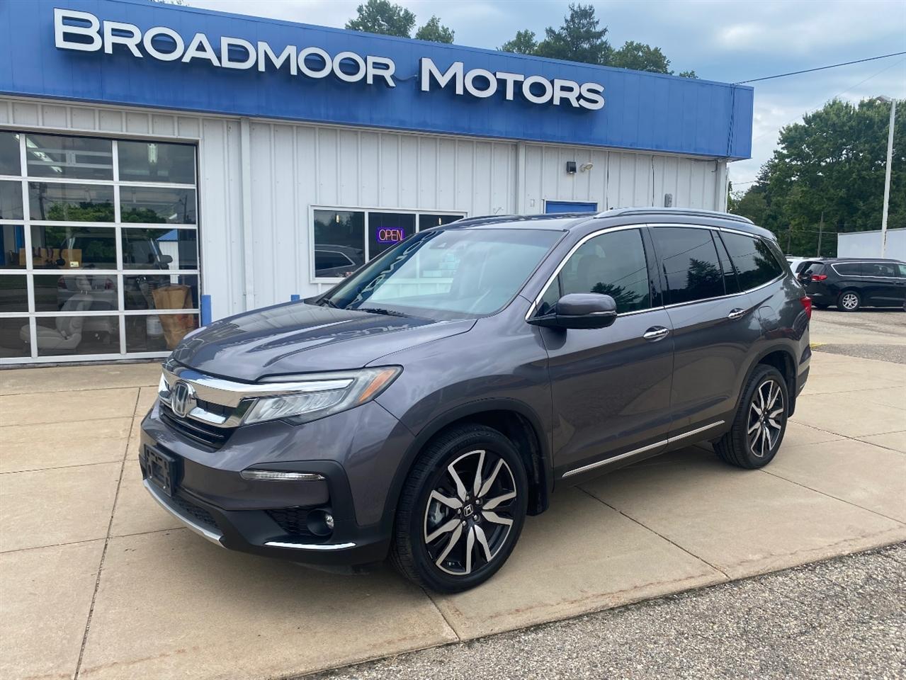 2021 Honda Pilot Touring AWD w/Rear Captains Chairs